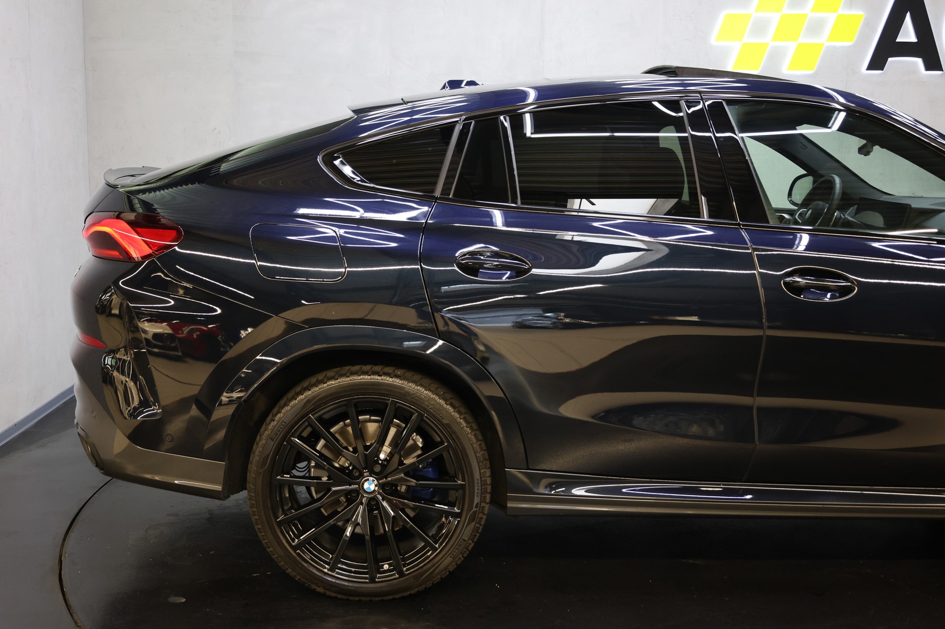 BMW X6 M60i M Sport Pro-image-13