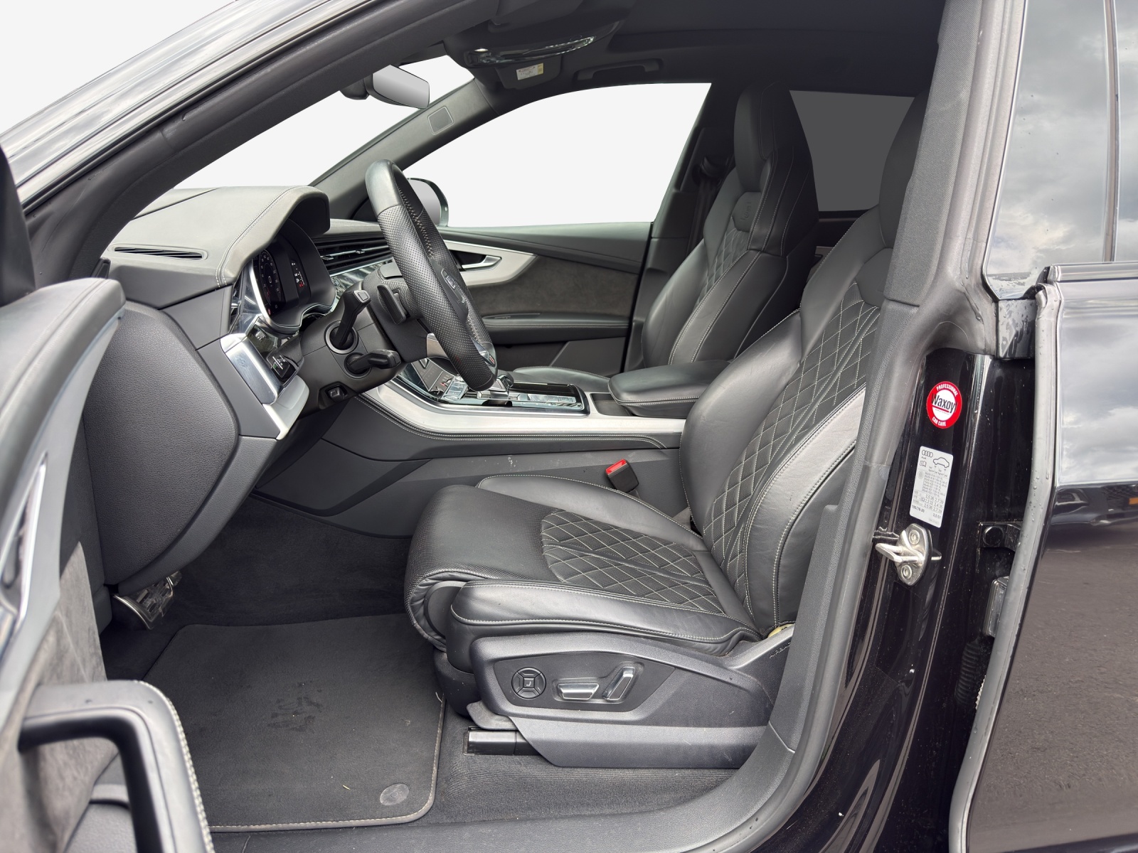 AUDI Q8 55 TFSI quattro tiptronic-image-7