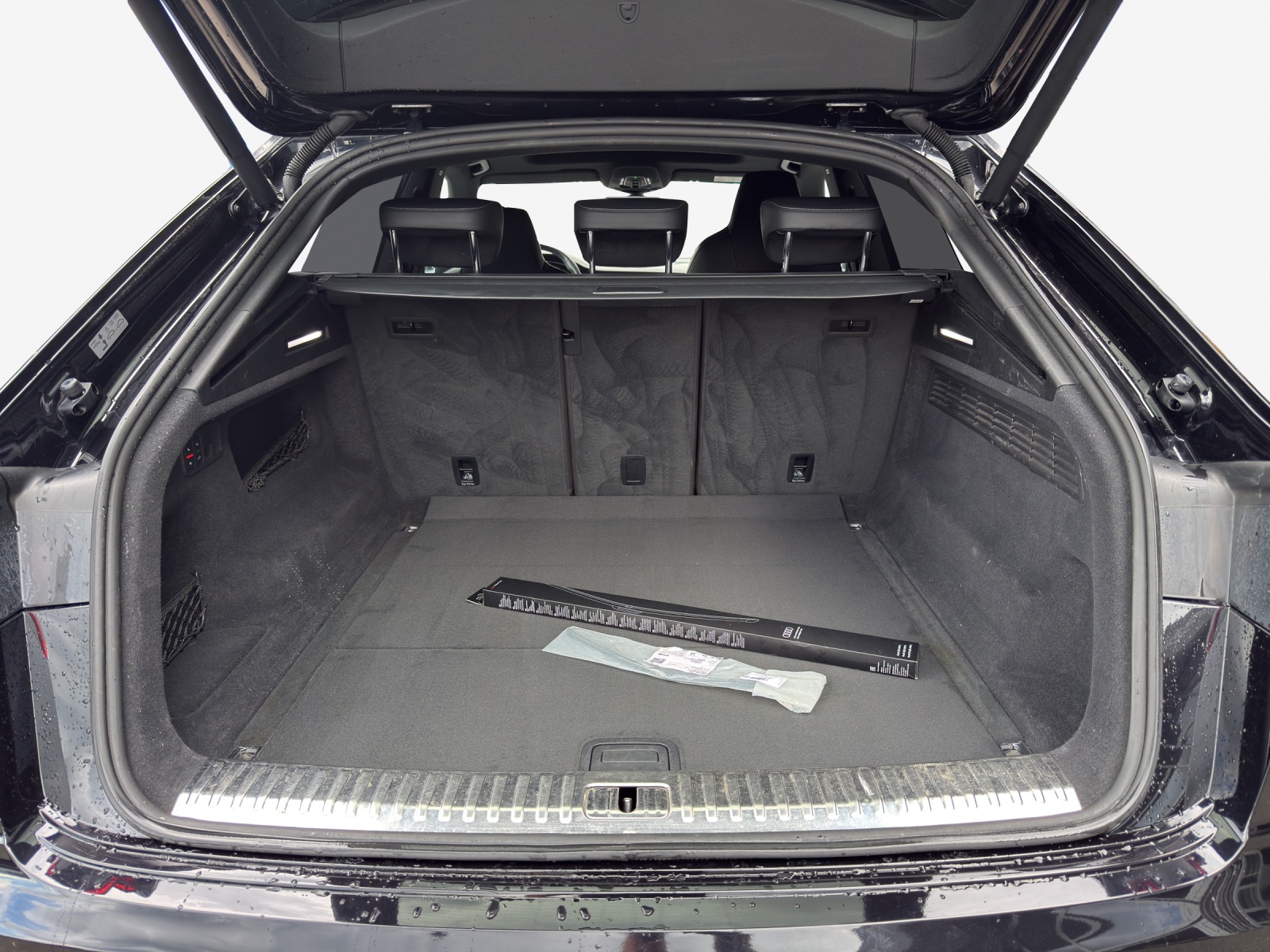 AUDI Q8 55 TFSI quattro tiptronic-image-12