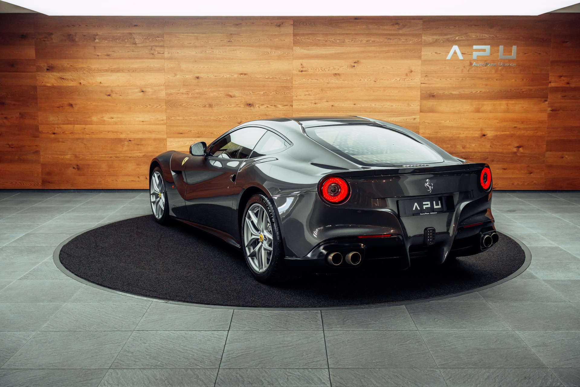 FERRARI F12 Berlinetta Canna di Fucile-showroom-element-2