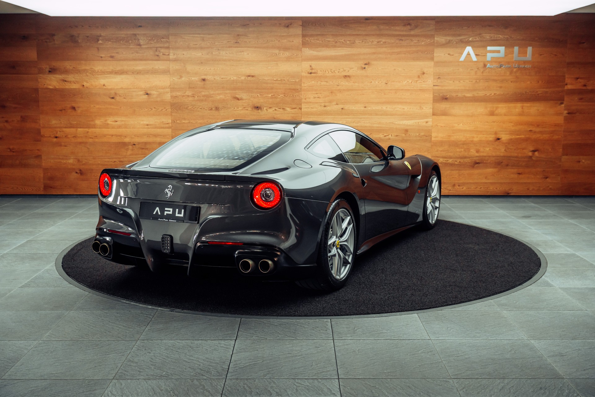 FERRARI F12 Berlinetta Canna di Fucile-showroom-element-1
