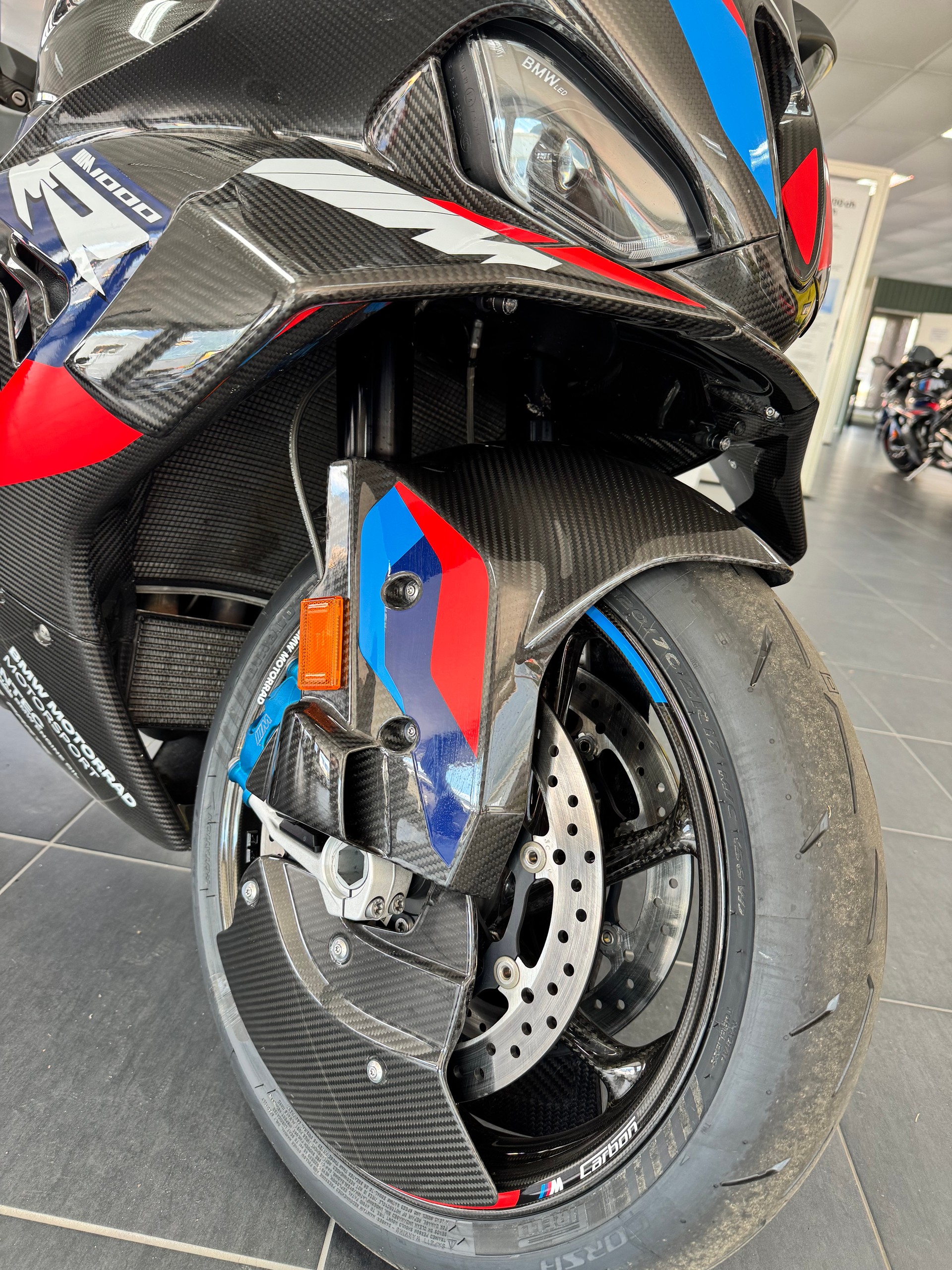 BMW M 1000 RR-image-9