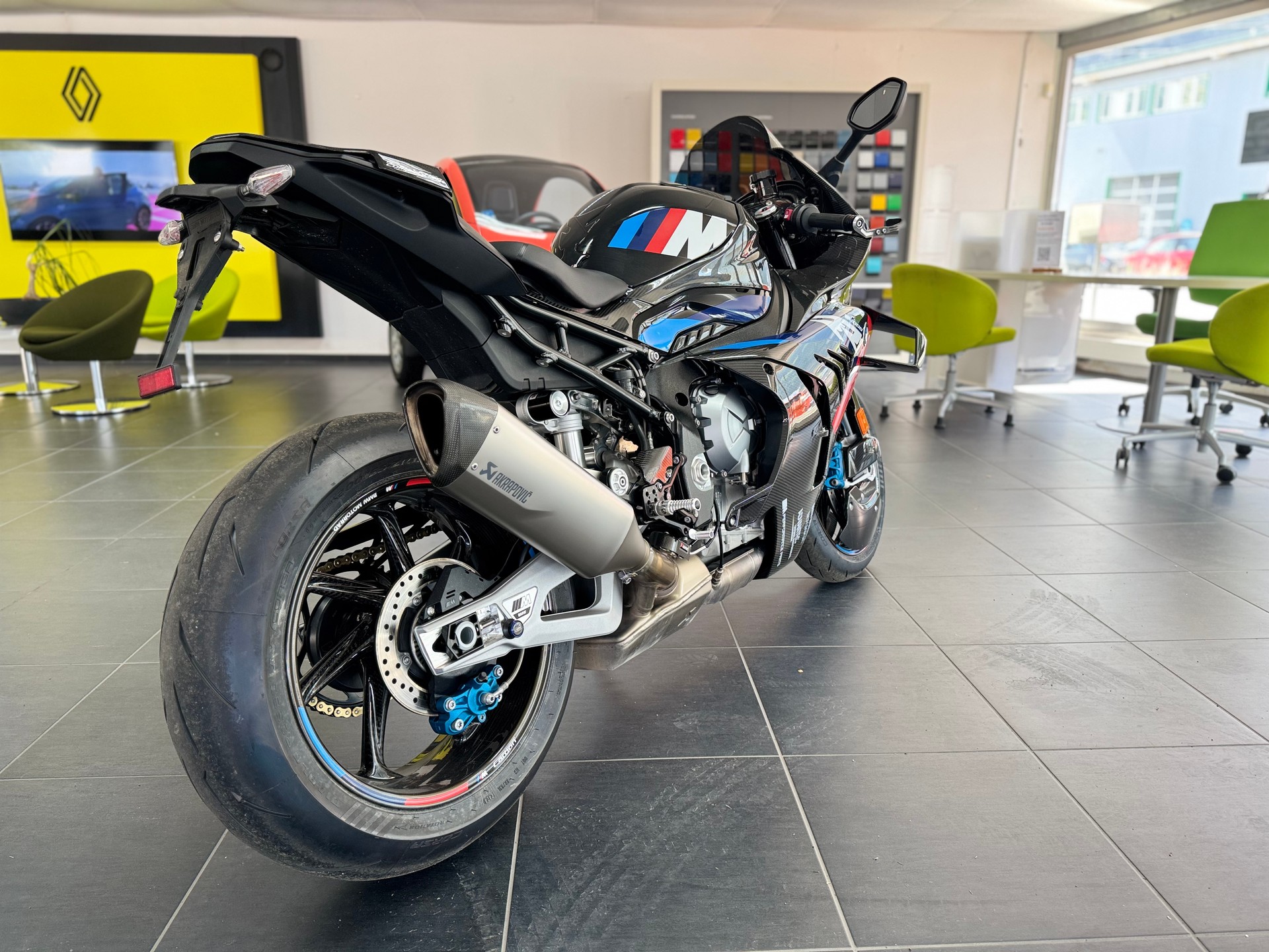 BMW M 1000 RR-image-6