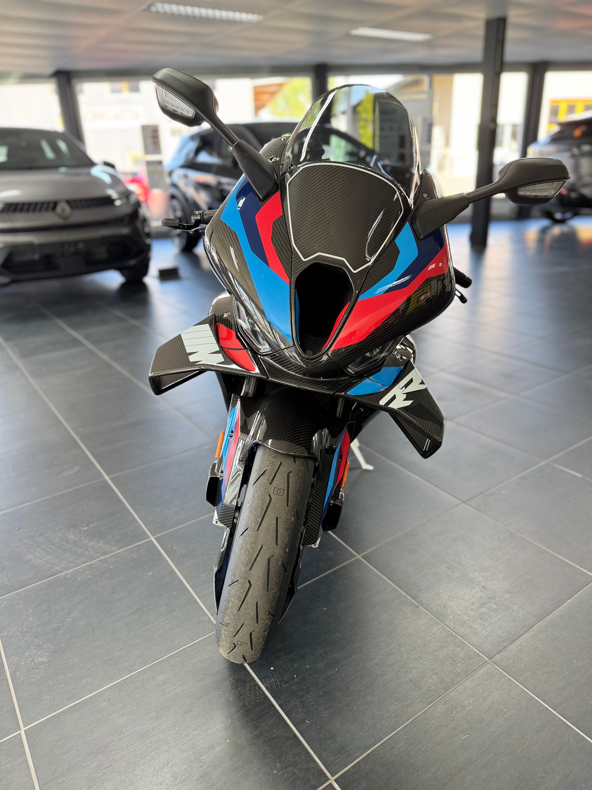 BMW M 1000 RR-image-2