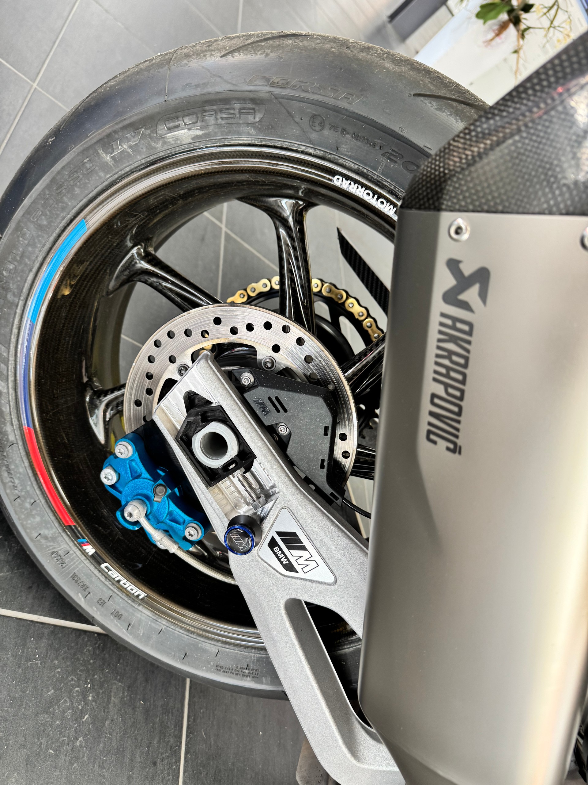 BMW M 1000 RR-image-8