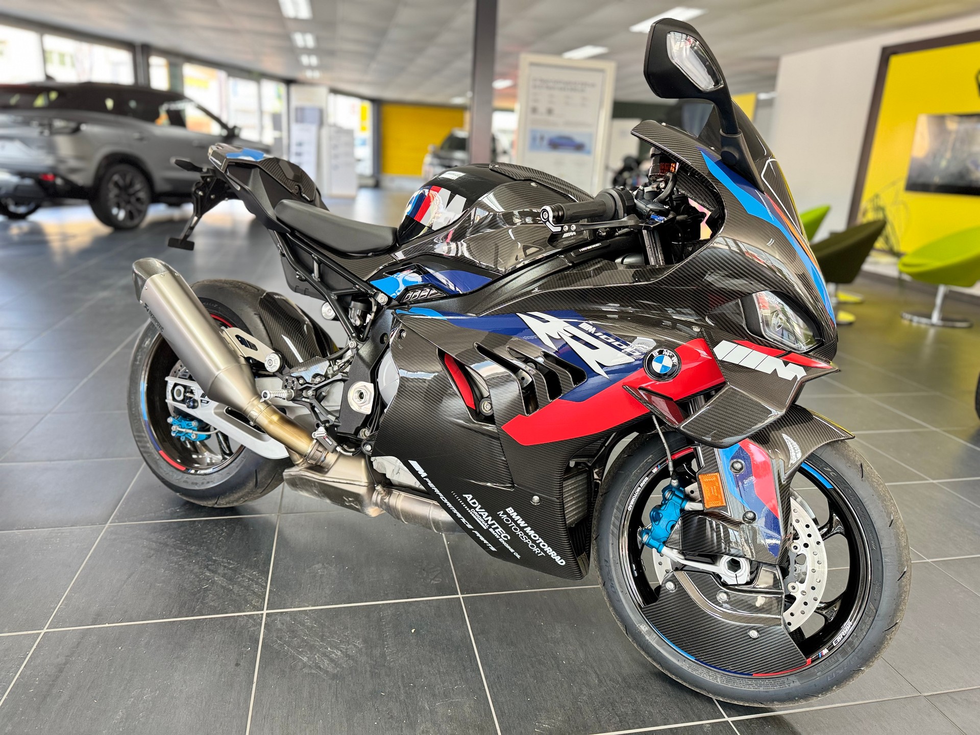 BMW M 1000 RR-image-3
