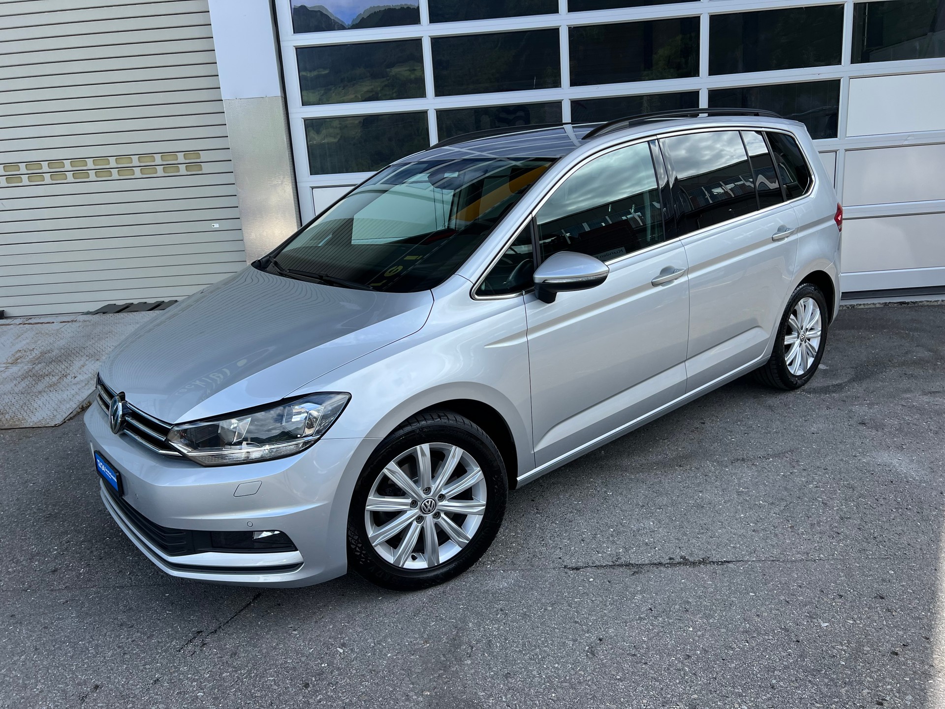 VW Touran 1.4 TSI Comfortline ** 7 Sitzer * Navigation * Rückfarhtkamera * 8 fach * frisch ab MFK * 1 Jahr Garantie möglich ***-showroom-element-1
