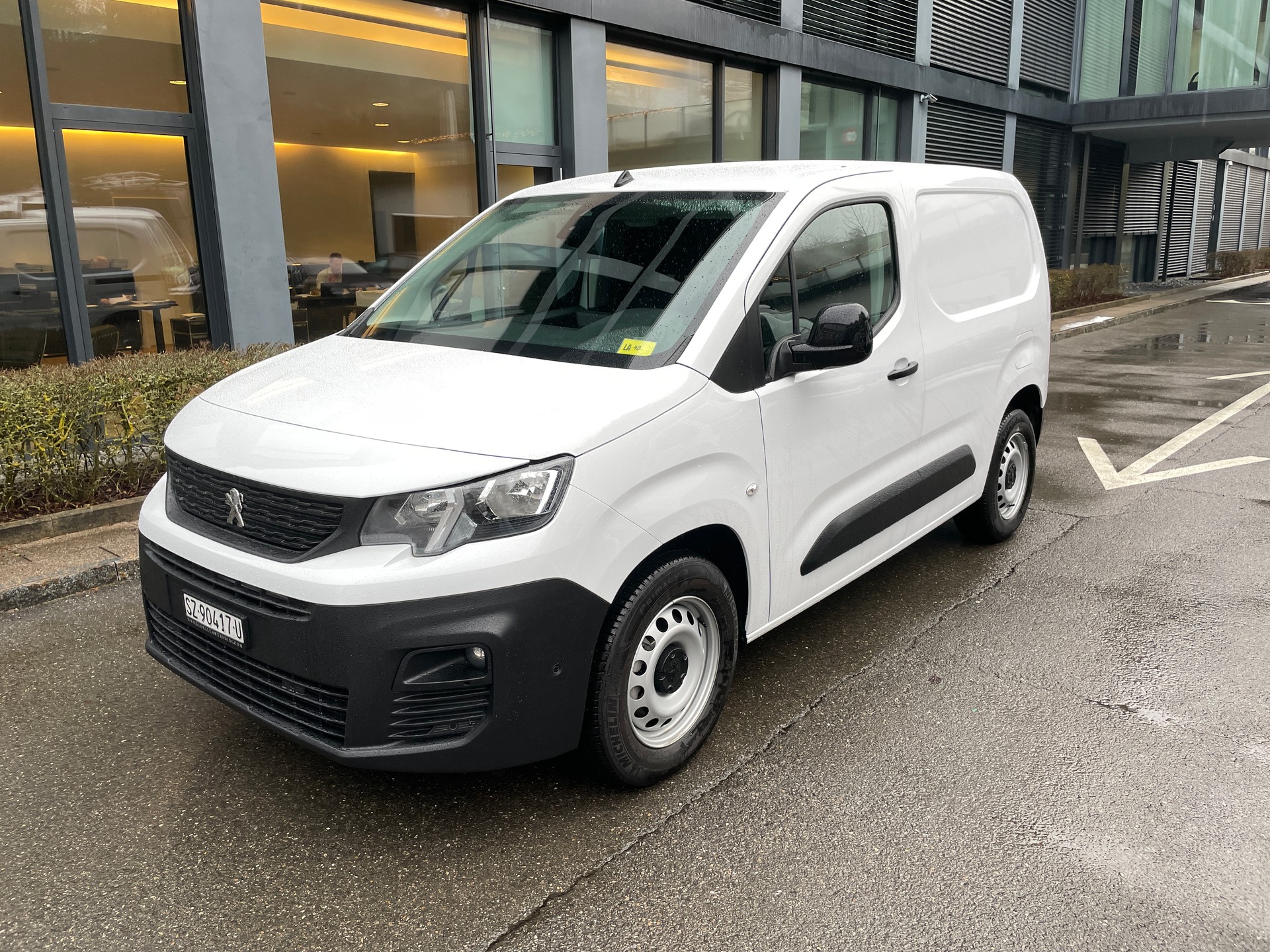 PEUGEOT e-Partner 50kWh Standard mit Rückfahrkamera
