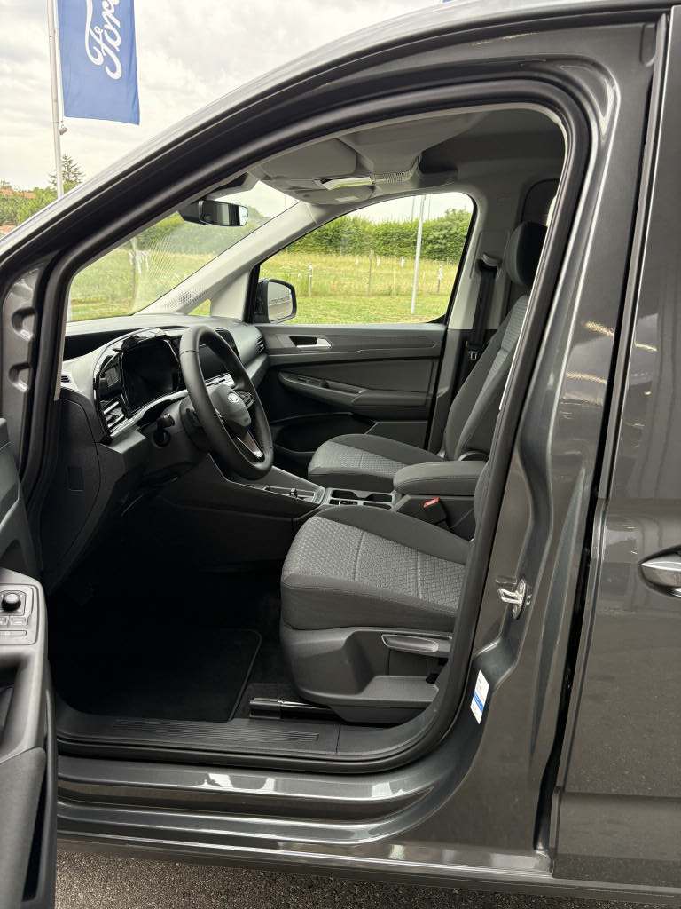 FORD TOURNEO Connect 2.0 EcoBlue 122 Titanium-image-8