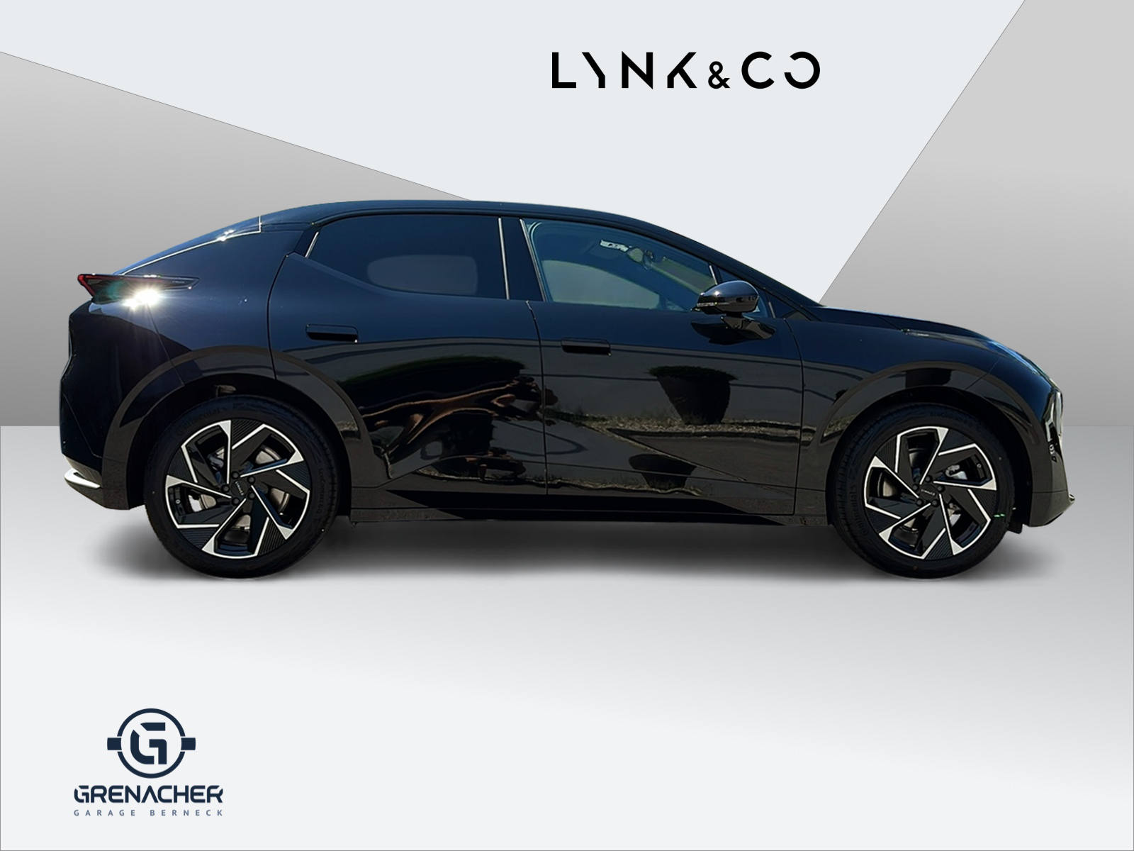 LYNK & CO 02-showroom-element-2