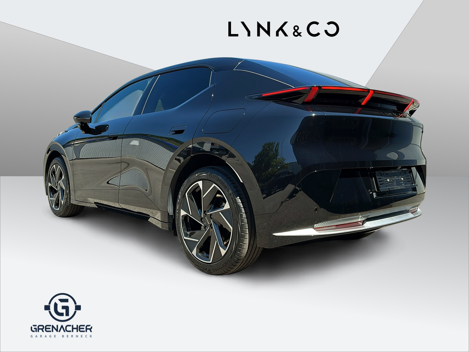 LYNK & CO 02-showroom-element-3