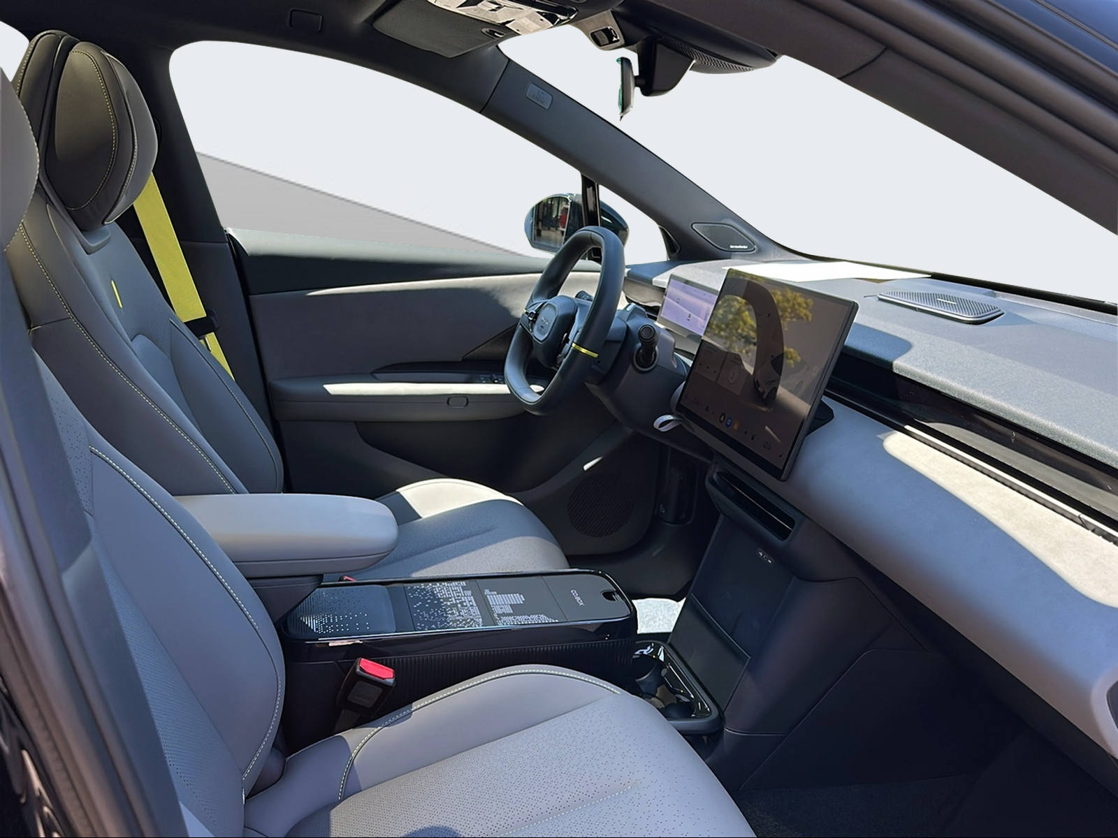 LYNK & CO 02-image-13
