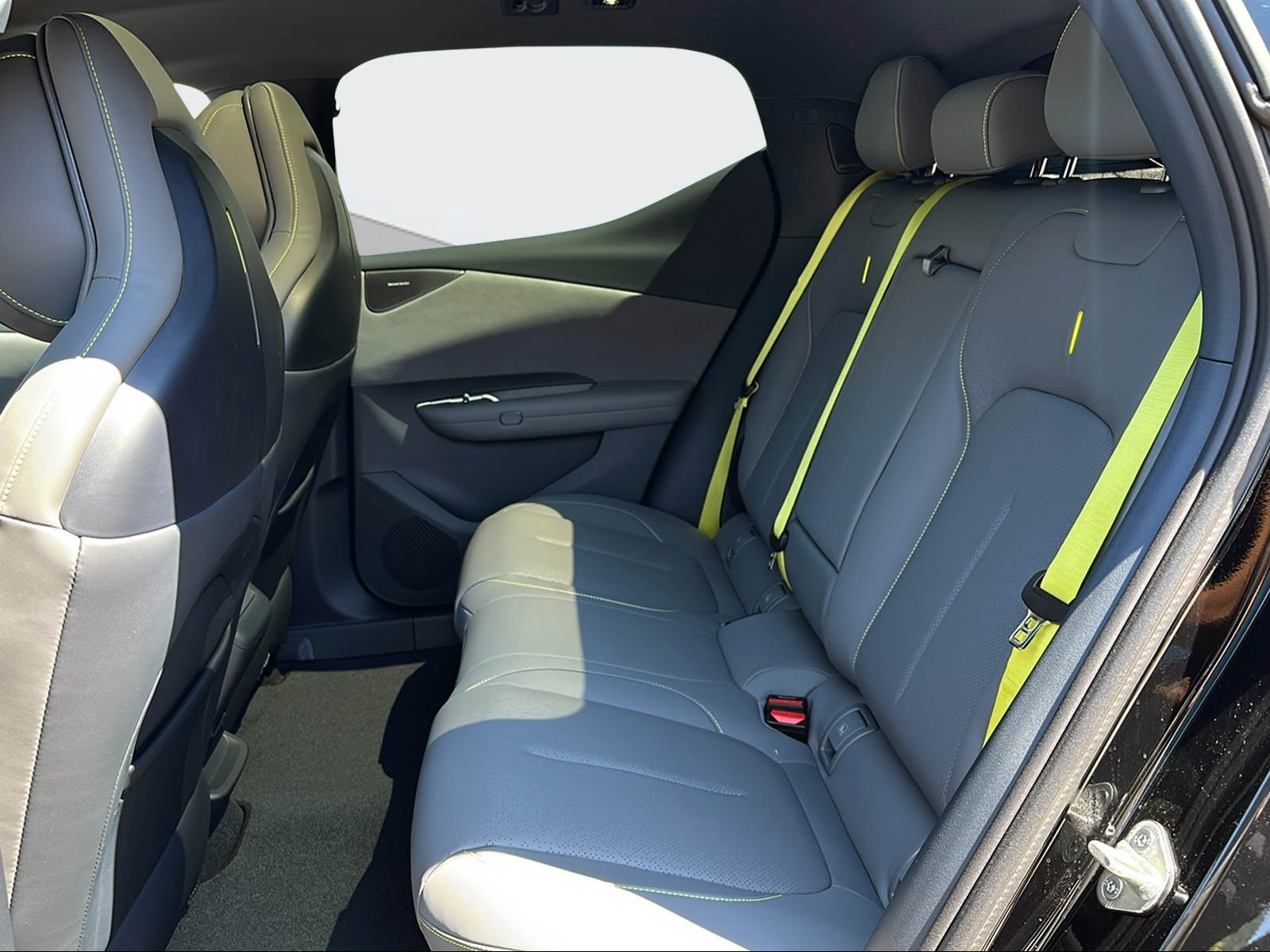 LYNK & CO 02-image-11