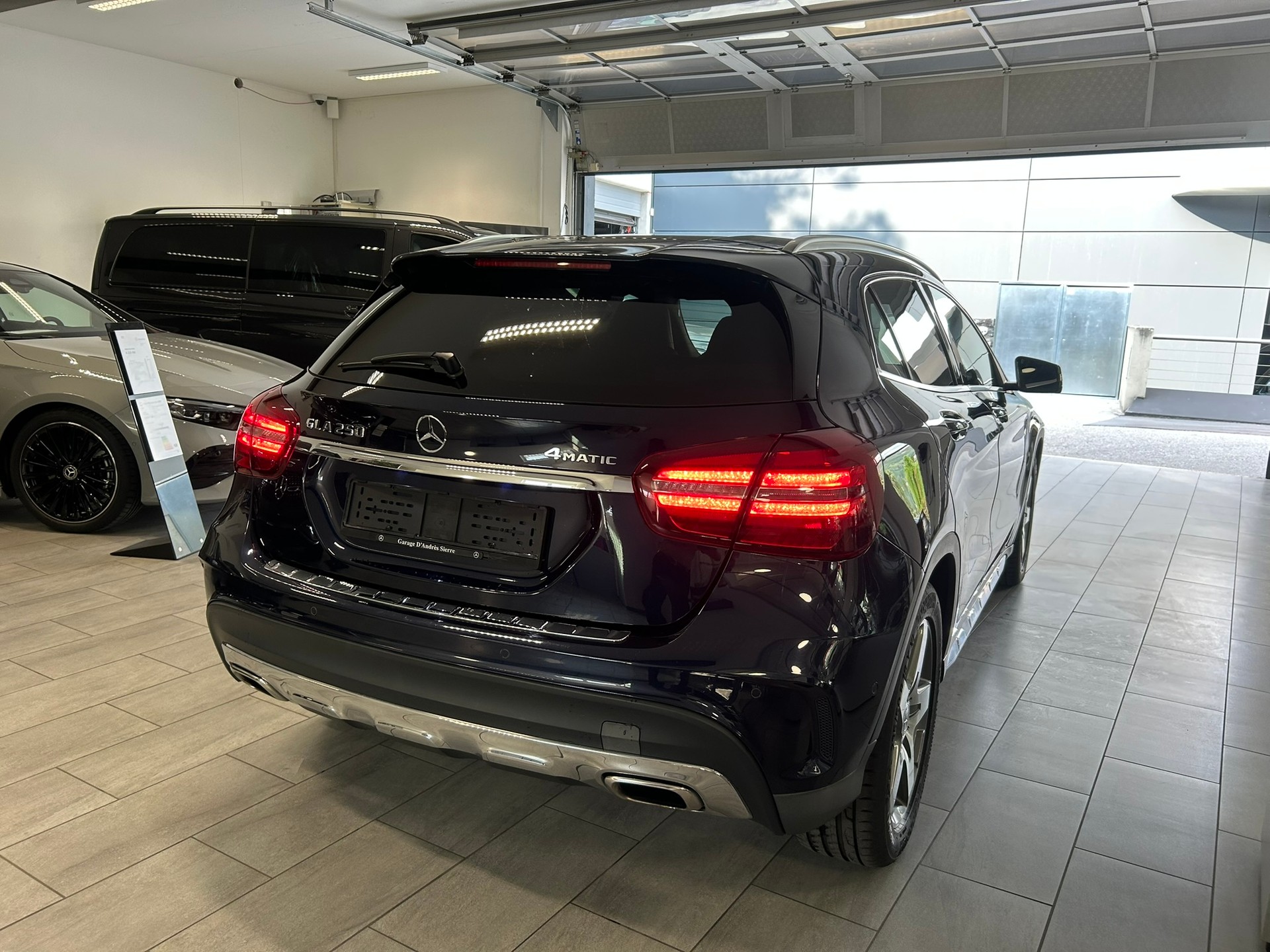 MERCEDES-BENZ GLA 250 AMG Line 4Matic 7G-DCT-image-5
