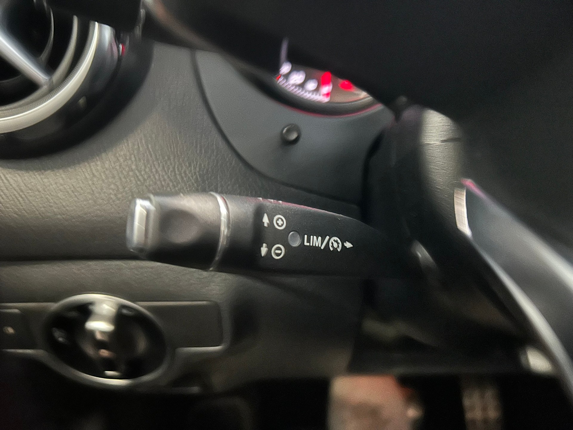 MERCEDES-BENZ GLA 250 AMG Line 4Matic 7G-DCT-image-14