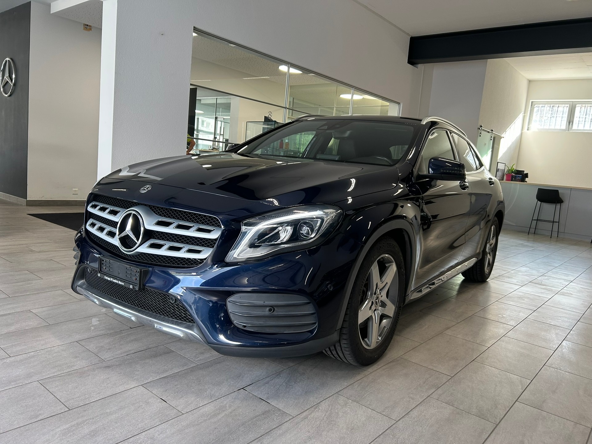MERCEDES-BENZ GLA 250 AMG Line 4Matic 7G-DCT-showroom-element-2