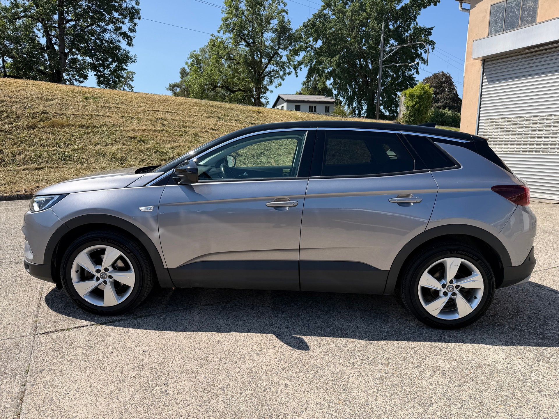 OPEL Grandland X 1.2i TP Ultimate Automatik-showroom-element-1