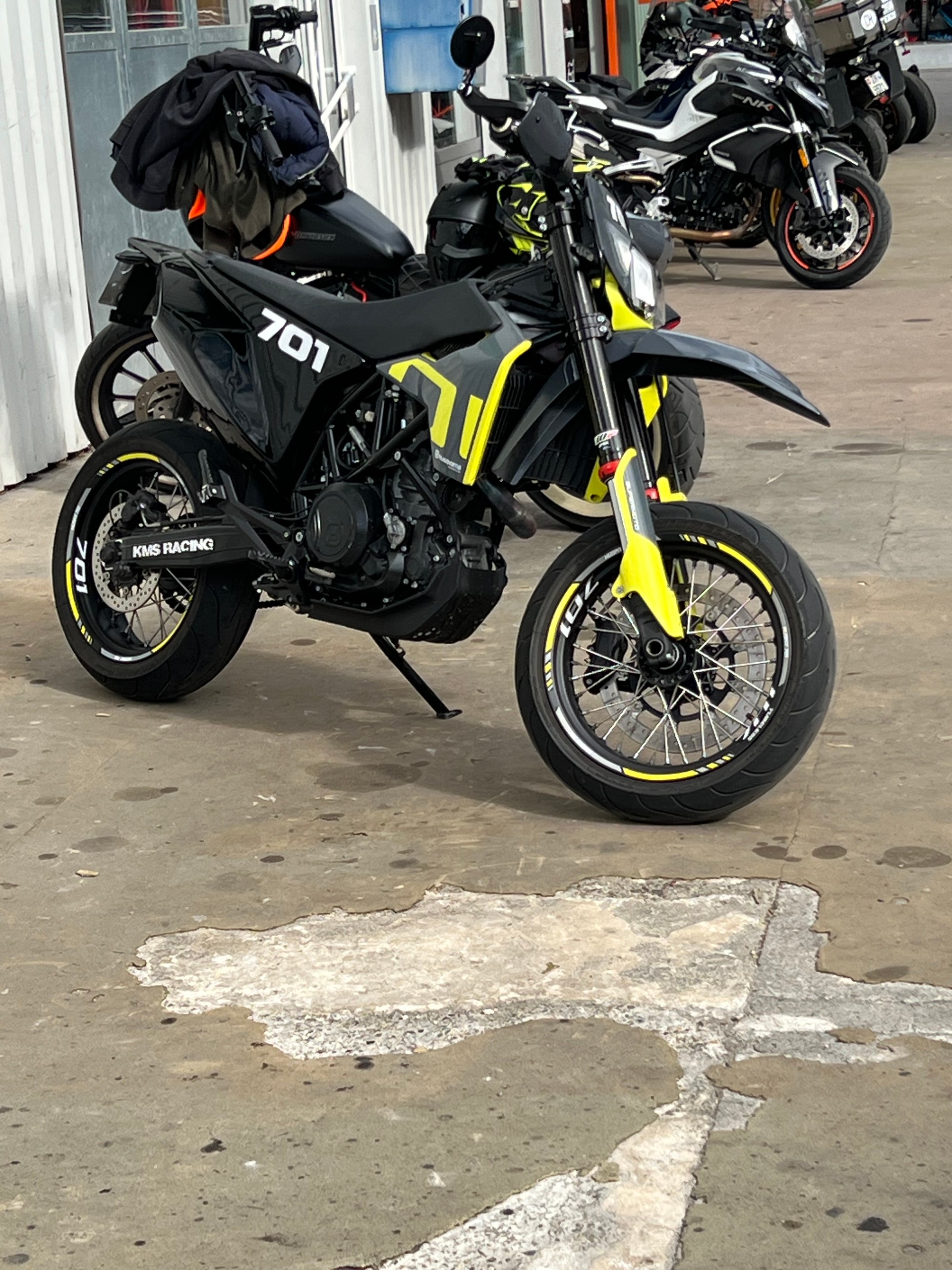 HUSQVARNA 701 Supermoto-image-4