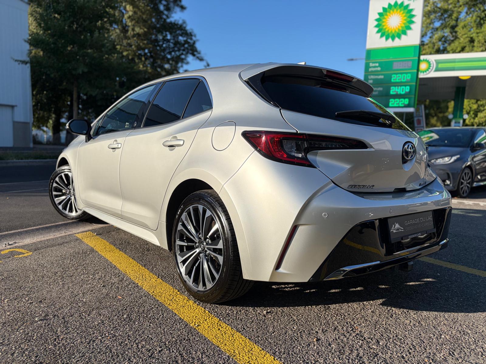 TOYOTA Corolla 1.8 HSD Trend e- CVT-showroom-element-2