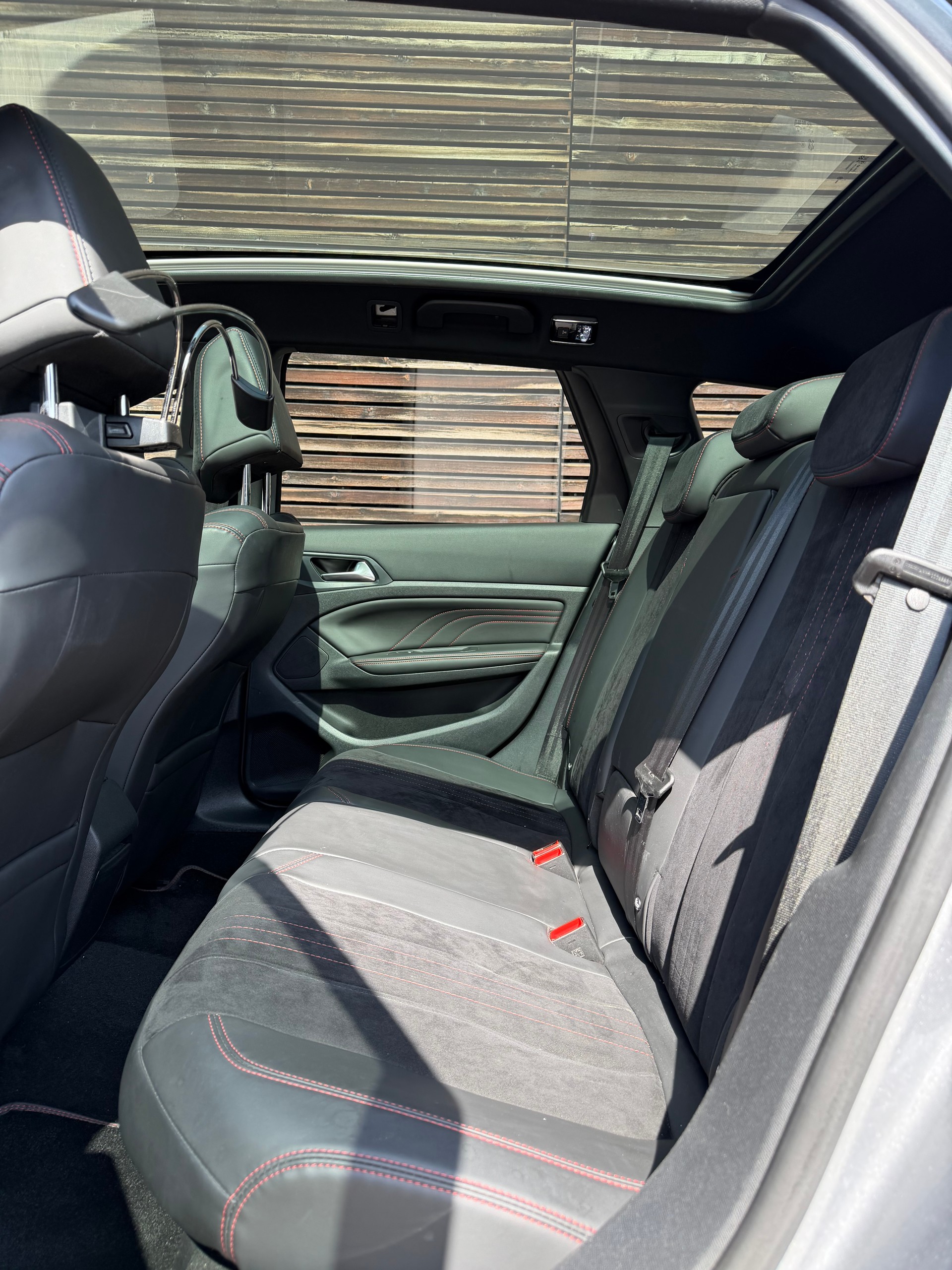 PEUGEOT 308 SW 2.0 BlueHDI GT Automatic-image-5