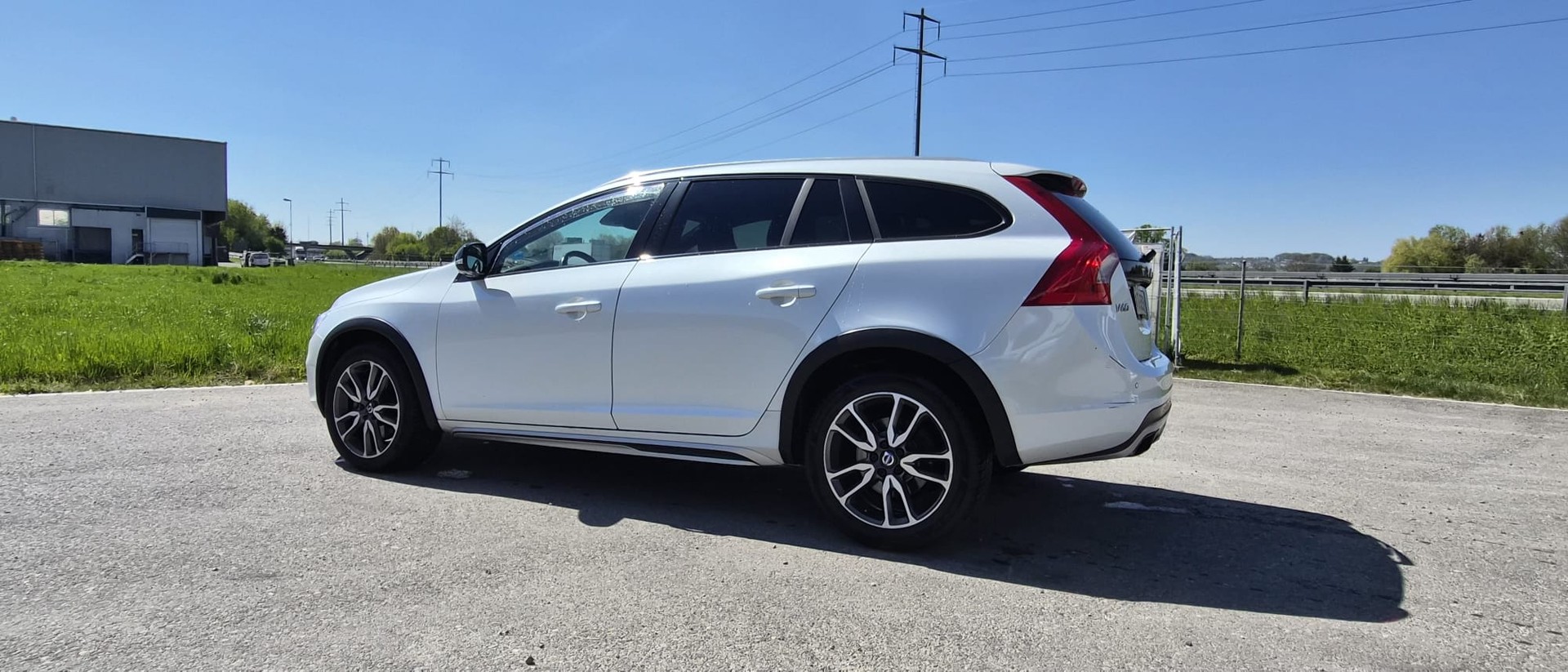 VOLVO V60 Cross Country D3 Kinetic Geartronic-image-8
