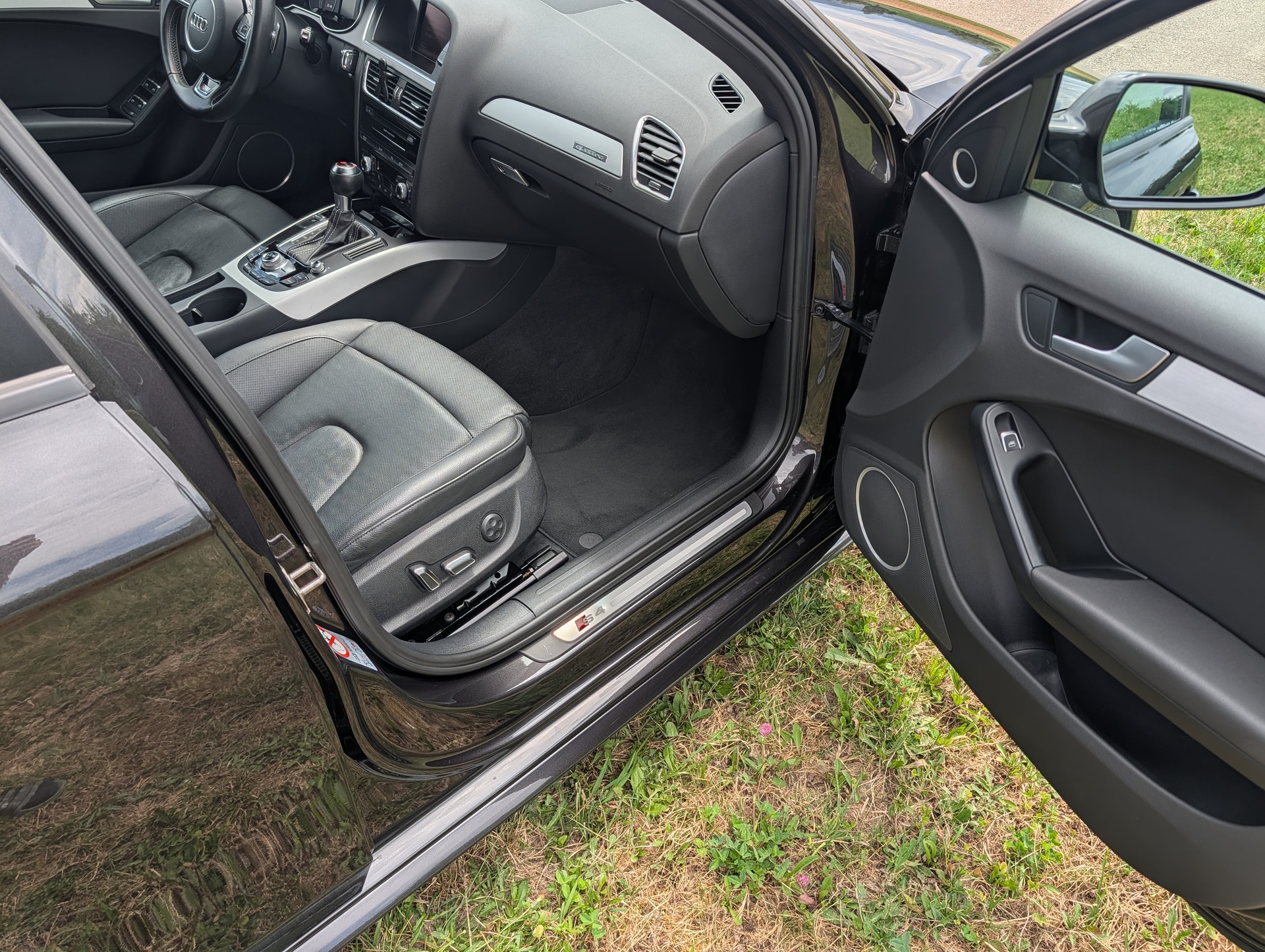 AUDI 3.0 V6 TFSI quattro S-Tronic-image-8