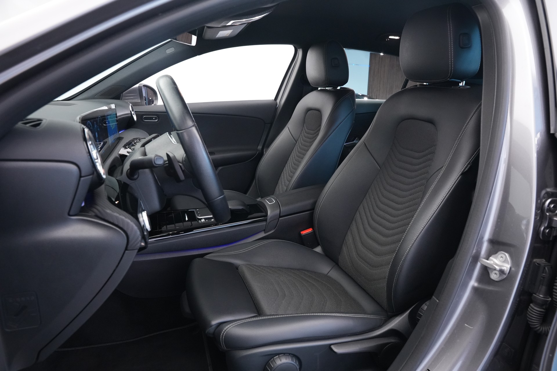 MERCEDES-BENZ A 180 Style 7G-DCT *CH-Fahrzeug*-image-12