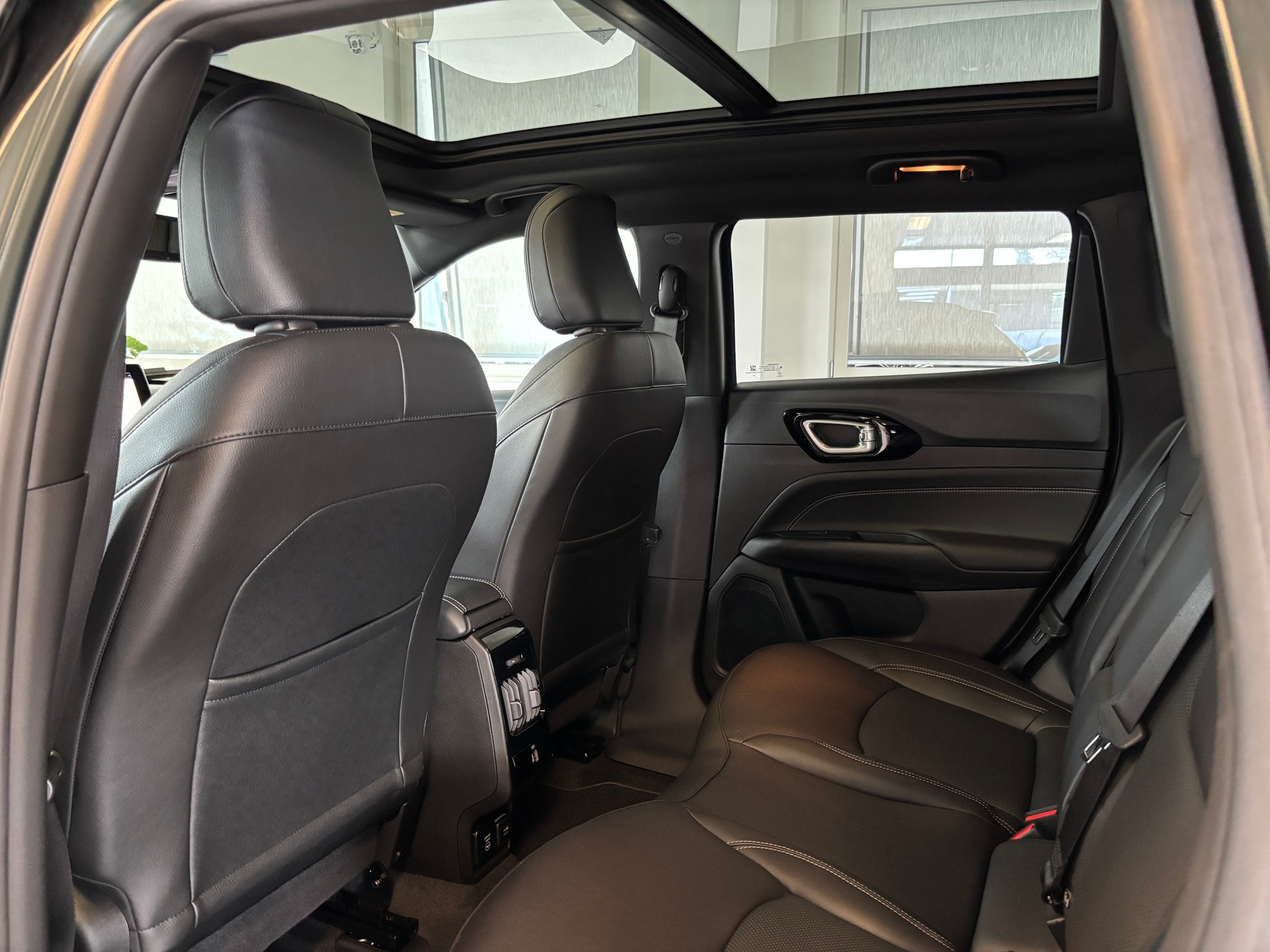 JEEP Compass 1.3 T PHEV 80th Anniversary AWD-image-11