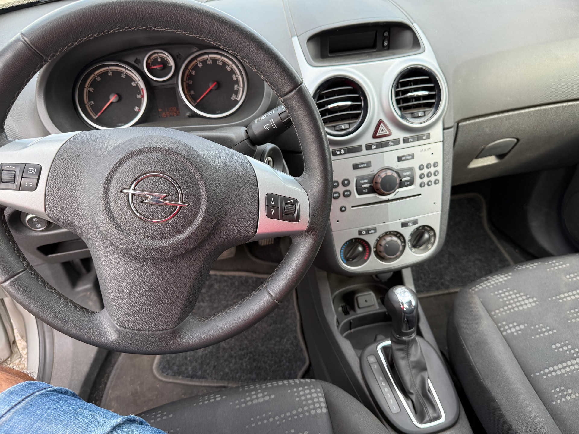 OPEL Corsa 1.4 TP Enjoy Automatic-image-5