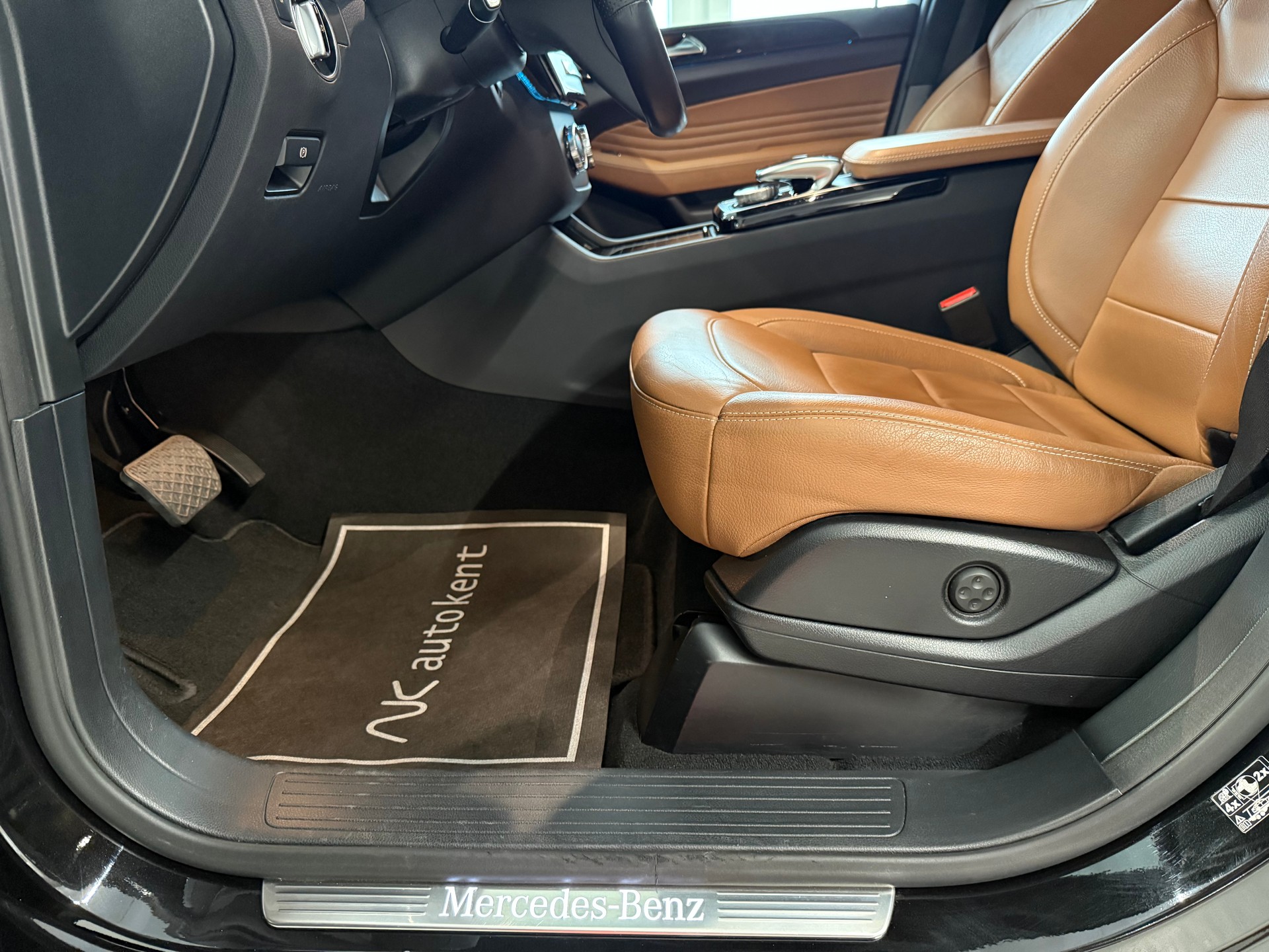 MERCEDES-BENZ GLE Coupé 350 d AMG Line 4Matic 9G-Tronic-image-13