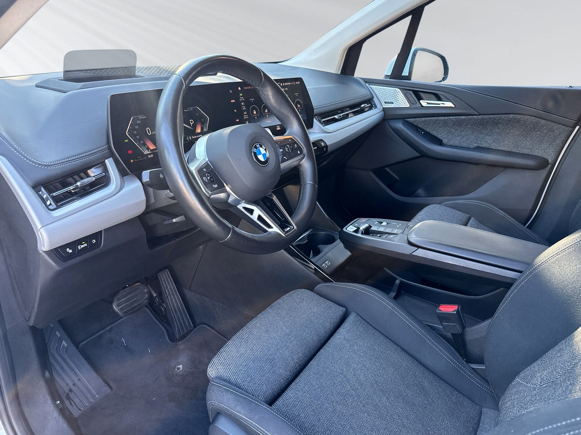 BMW 218i Active Tourer Luxury Line DKG-showroom-element-3