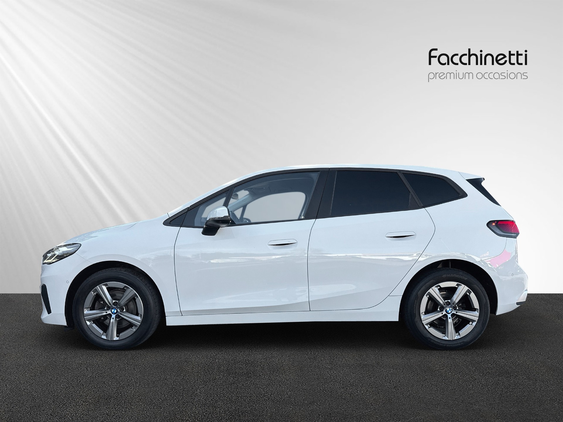 BMW 218i Active Tourer Luxury Line DKG-showroom-element-1