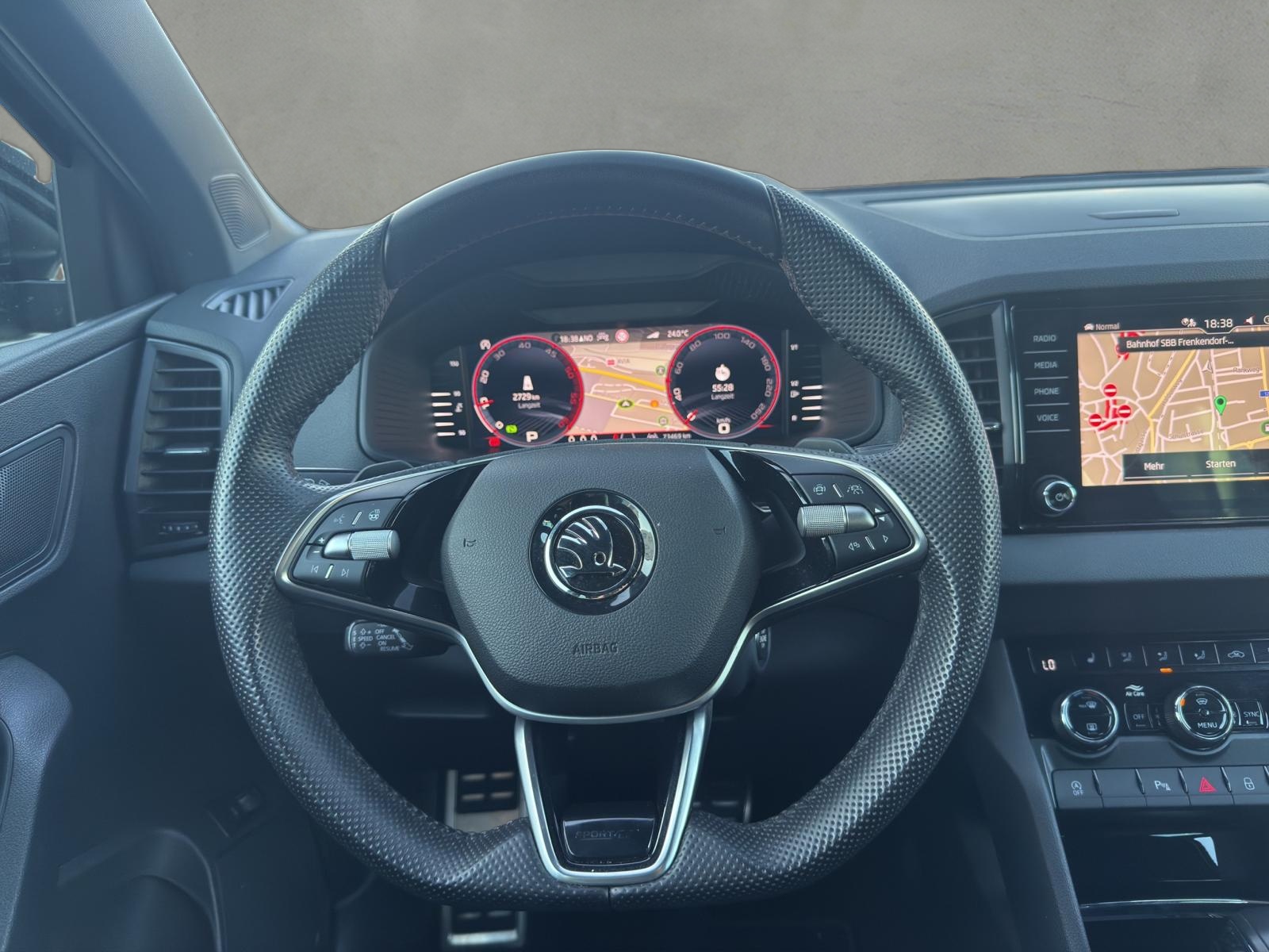 SKODA Karoq 2.0 TDI CR Sport Line 4x4 DSG-image-9