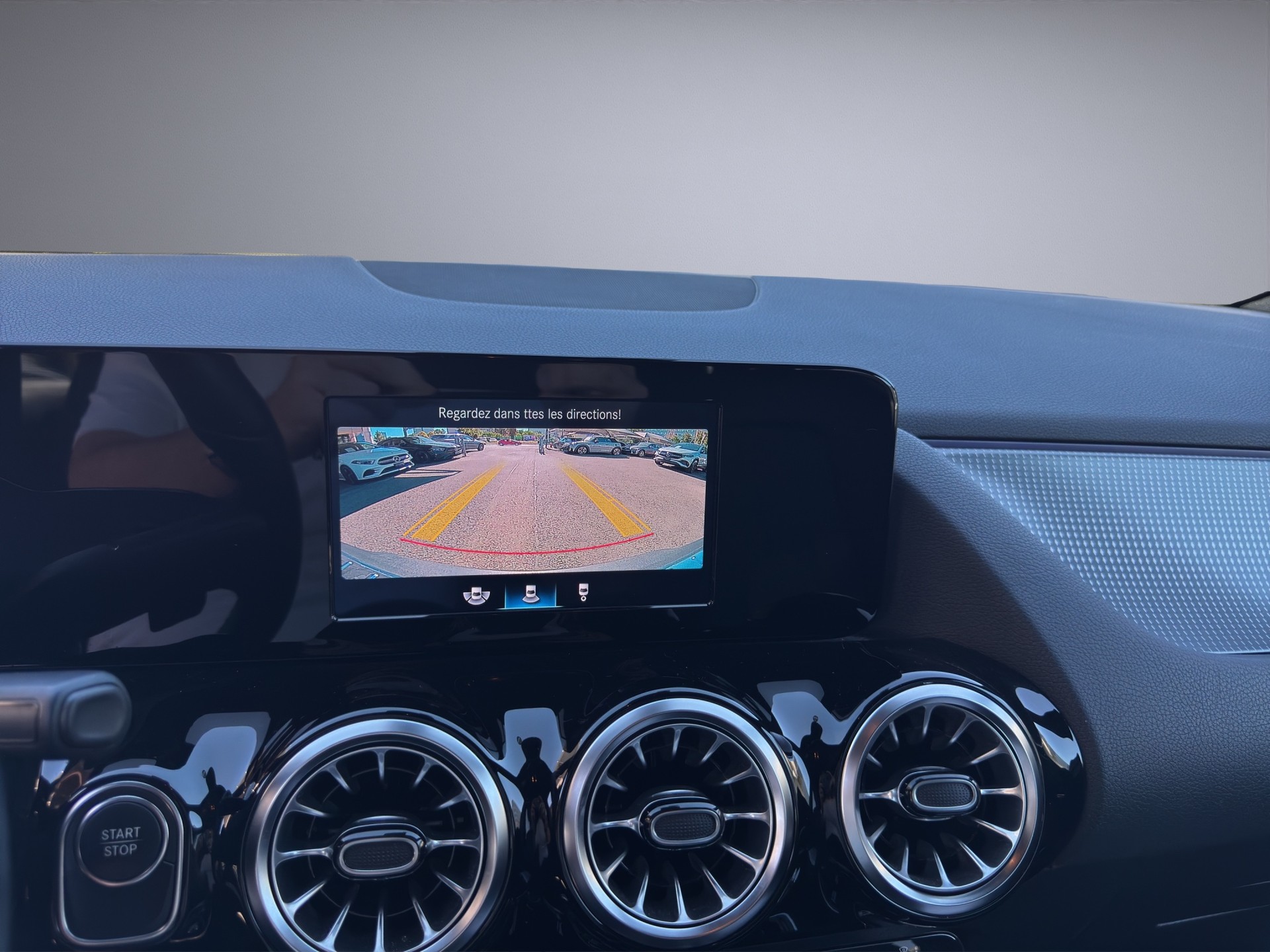 MERCEDES-BENZ EQA 250-image-13