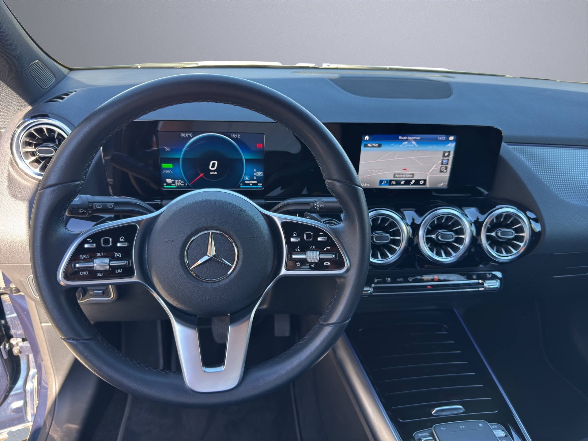 MERCEDES-BENZ EQA 250-image-11