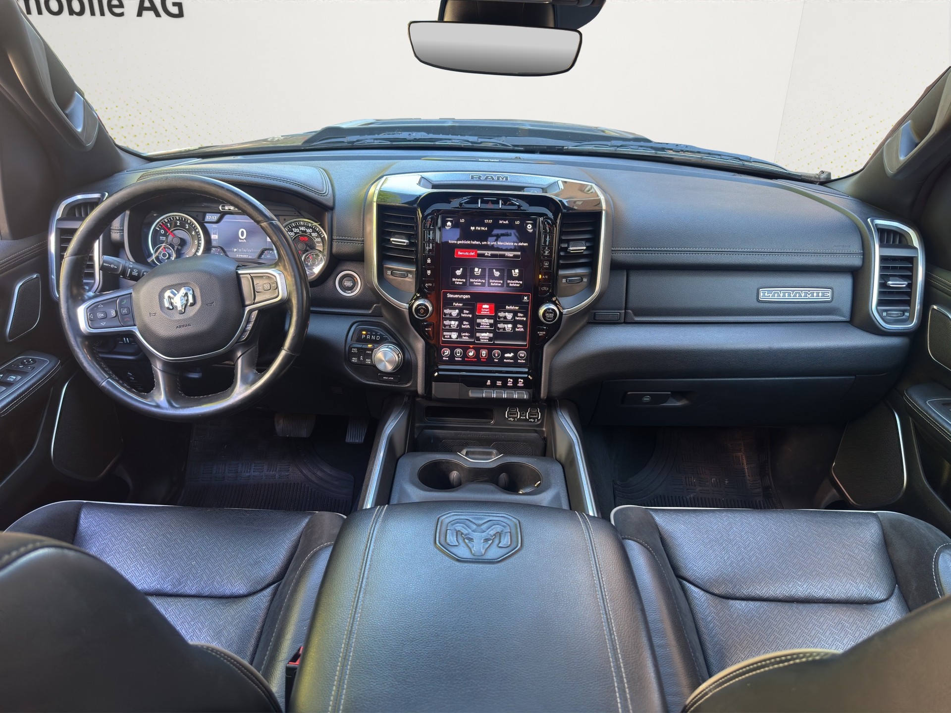 DODGE RAM 1500 LIMITED Laramie V8 Grosser Touchscreen!-showroom-element-1