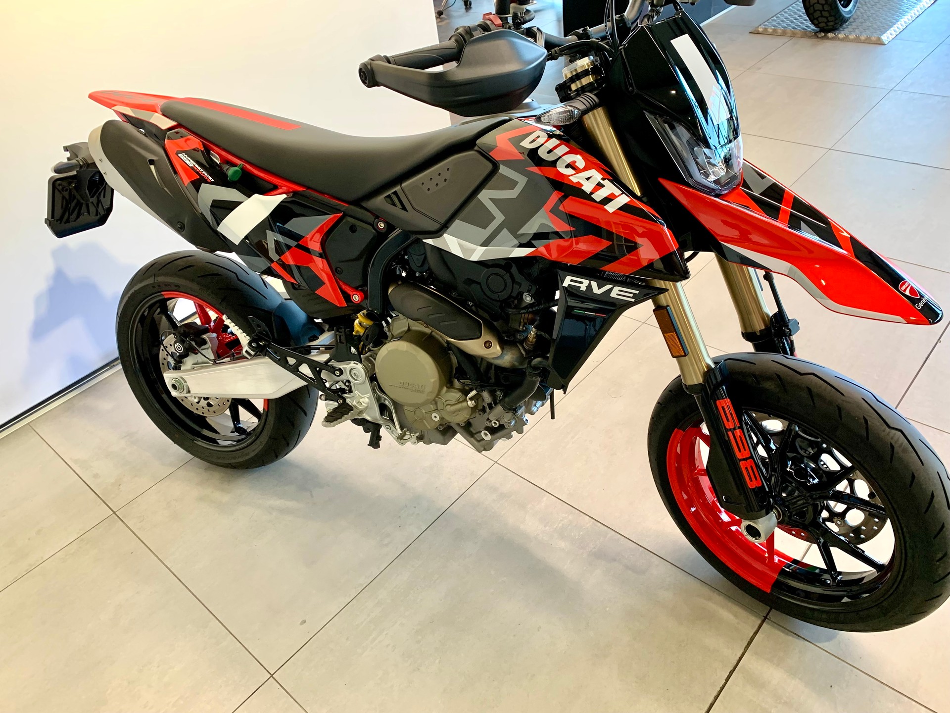 DUCATI Hypermotard 698 Mono RVE (35kW)-image-5