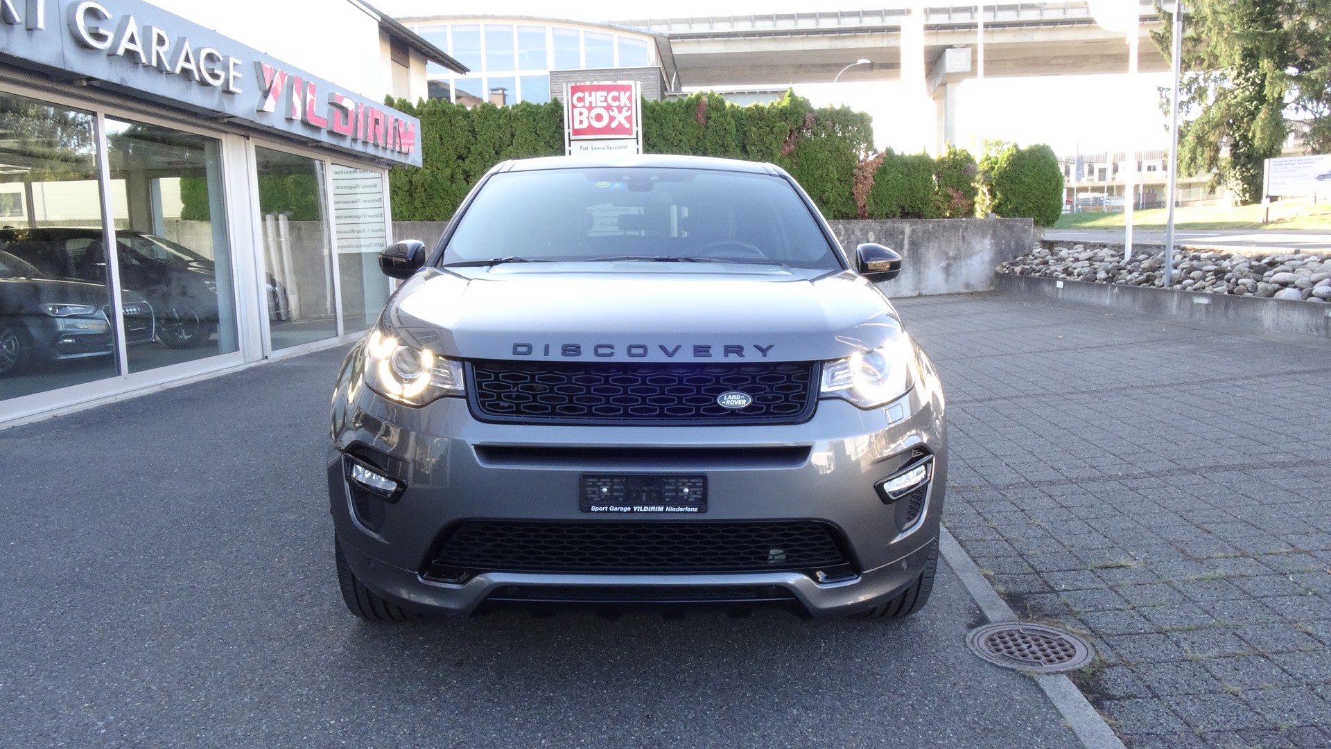 LAND ROVER Discovery Sport 2.0 TD4 HSE Luxury AT9-showroom-element-1
