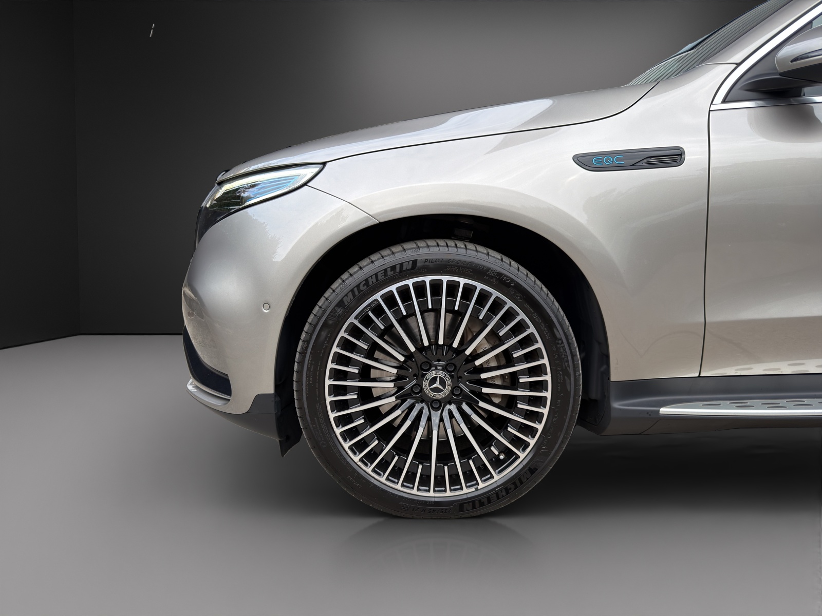 MERCEDES-BENZ EQC 400 AMG Line 4Matic-image-8