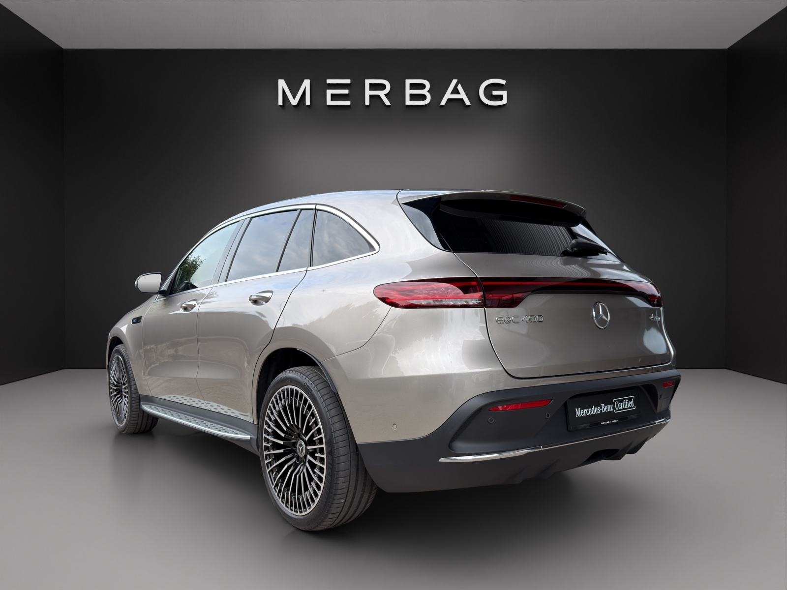 MERCEDES-BENZ EQC 400 AMG Line 4Matic-image-4