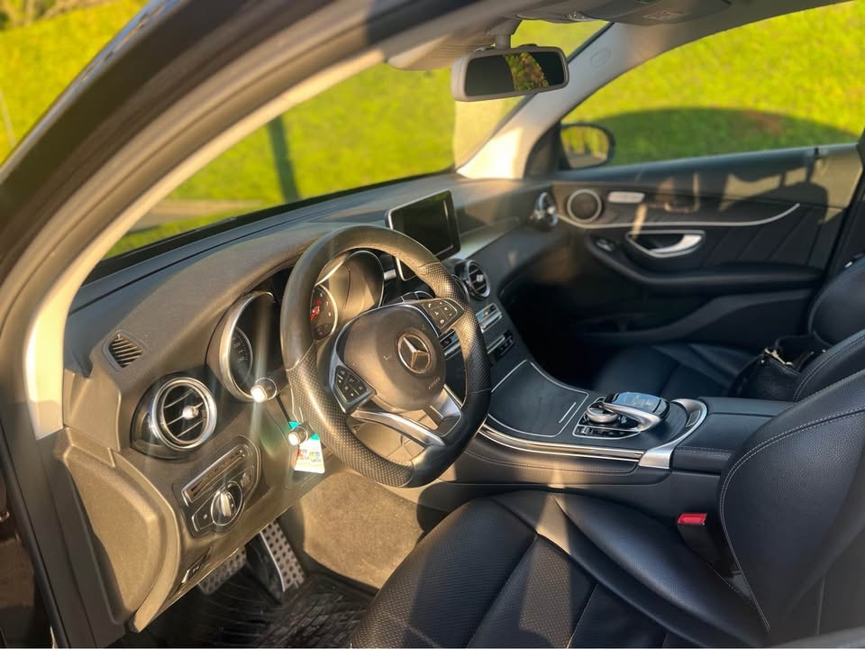 MERCEDES-BENZ GLC 300 AMG Line 4m-image-5