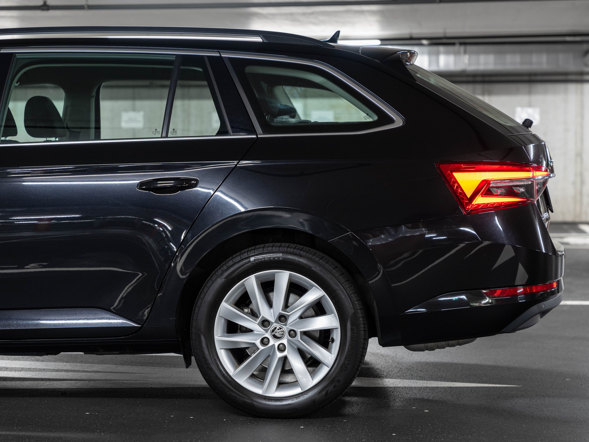SKODA Superb Combi 2.0 TDi Ambition 4x4 DSG-showroom-element-3