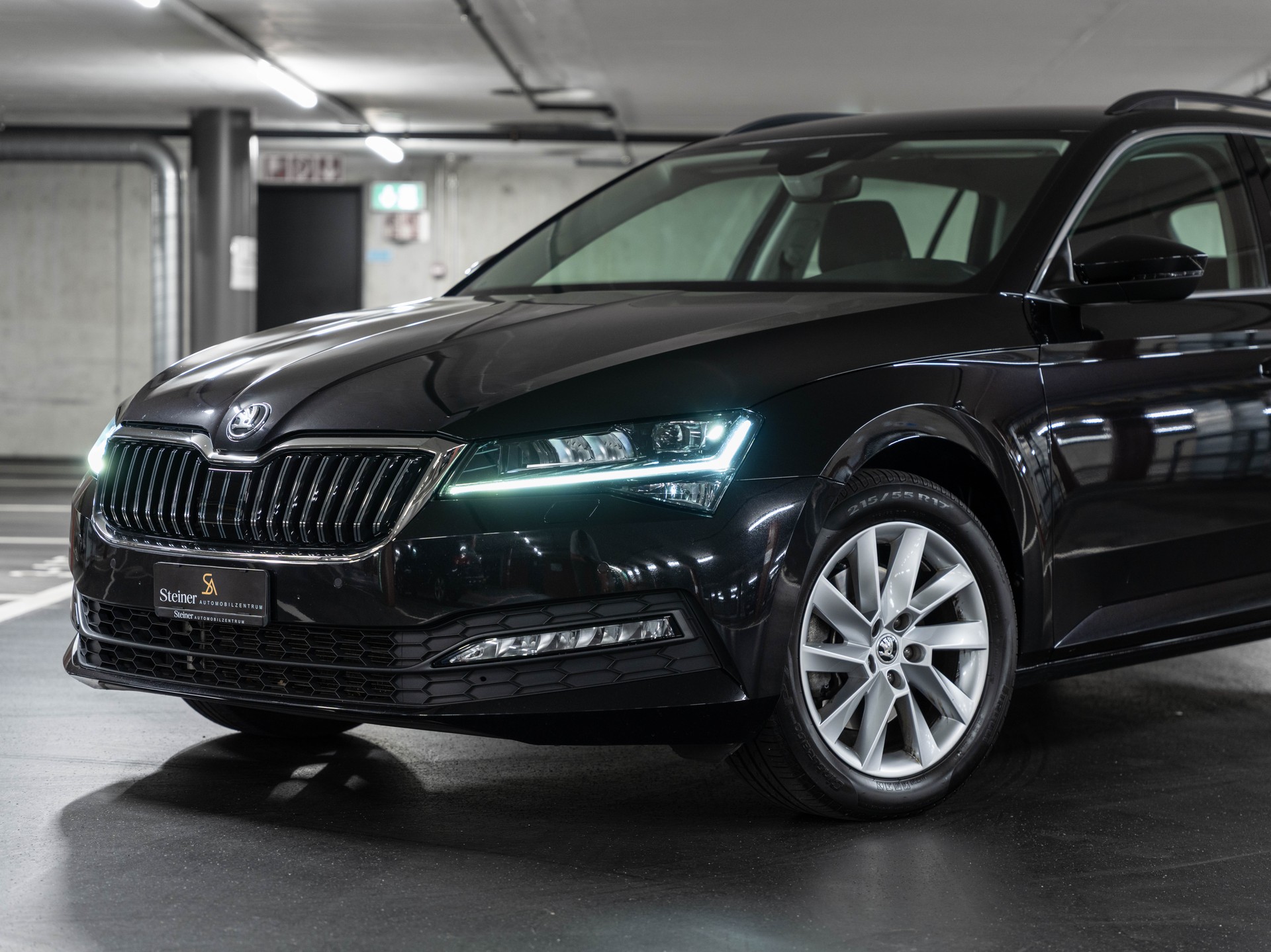 SKODA Superb Combi 2.0 TDi Ambition 4x4 DSG-showroom-element-1