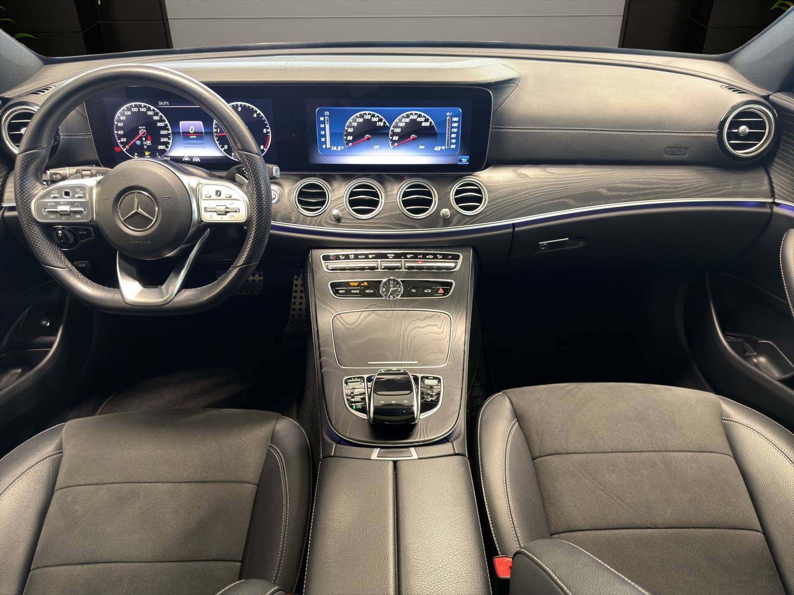 MERCEDES-BENZ E 220 d AMG Line 4Matic-image-6