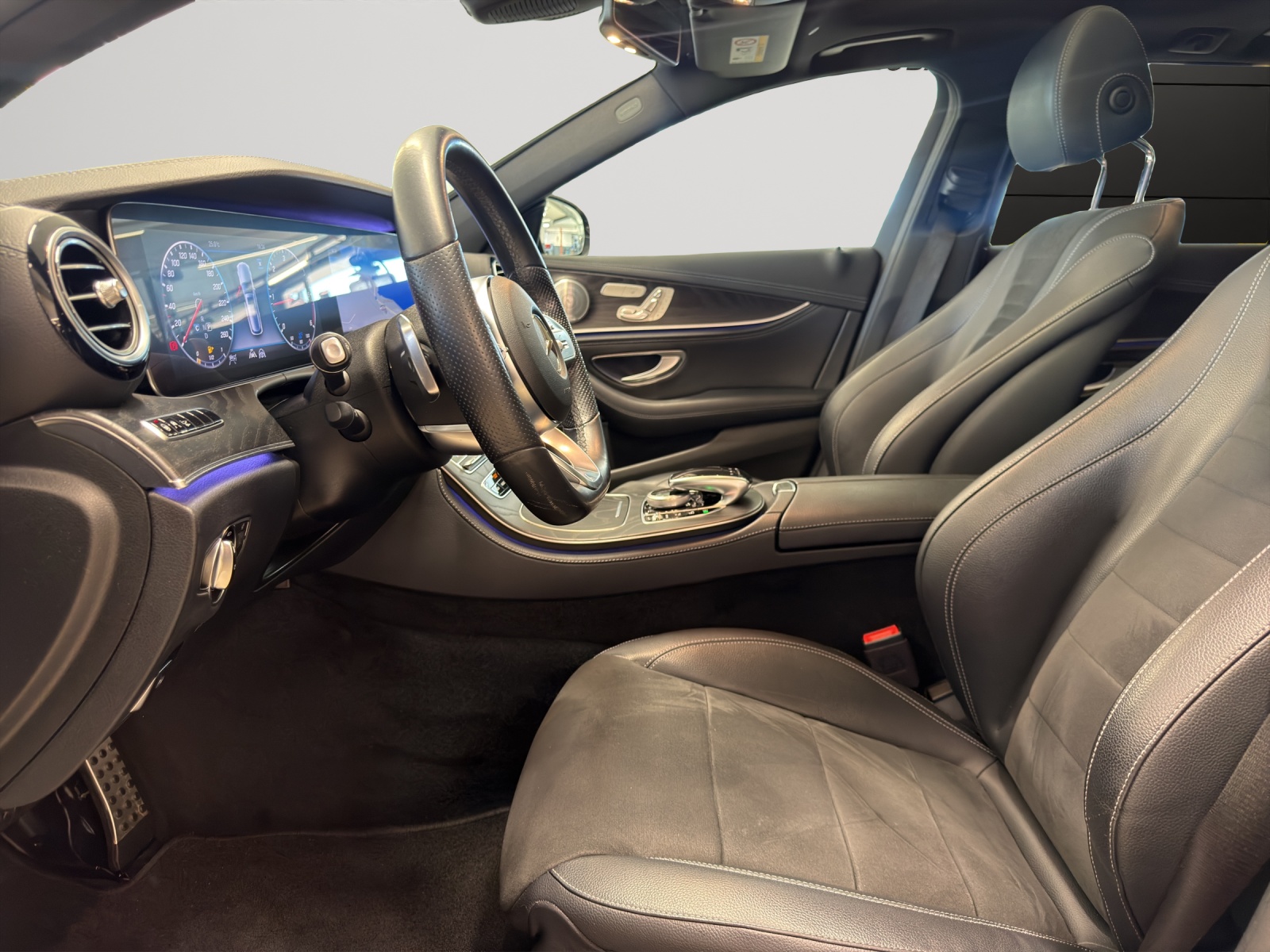 MERCEDES-BENZ E 220 d AMG Line 4Matic-image-10