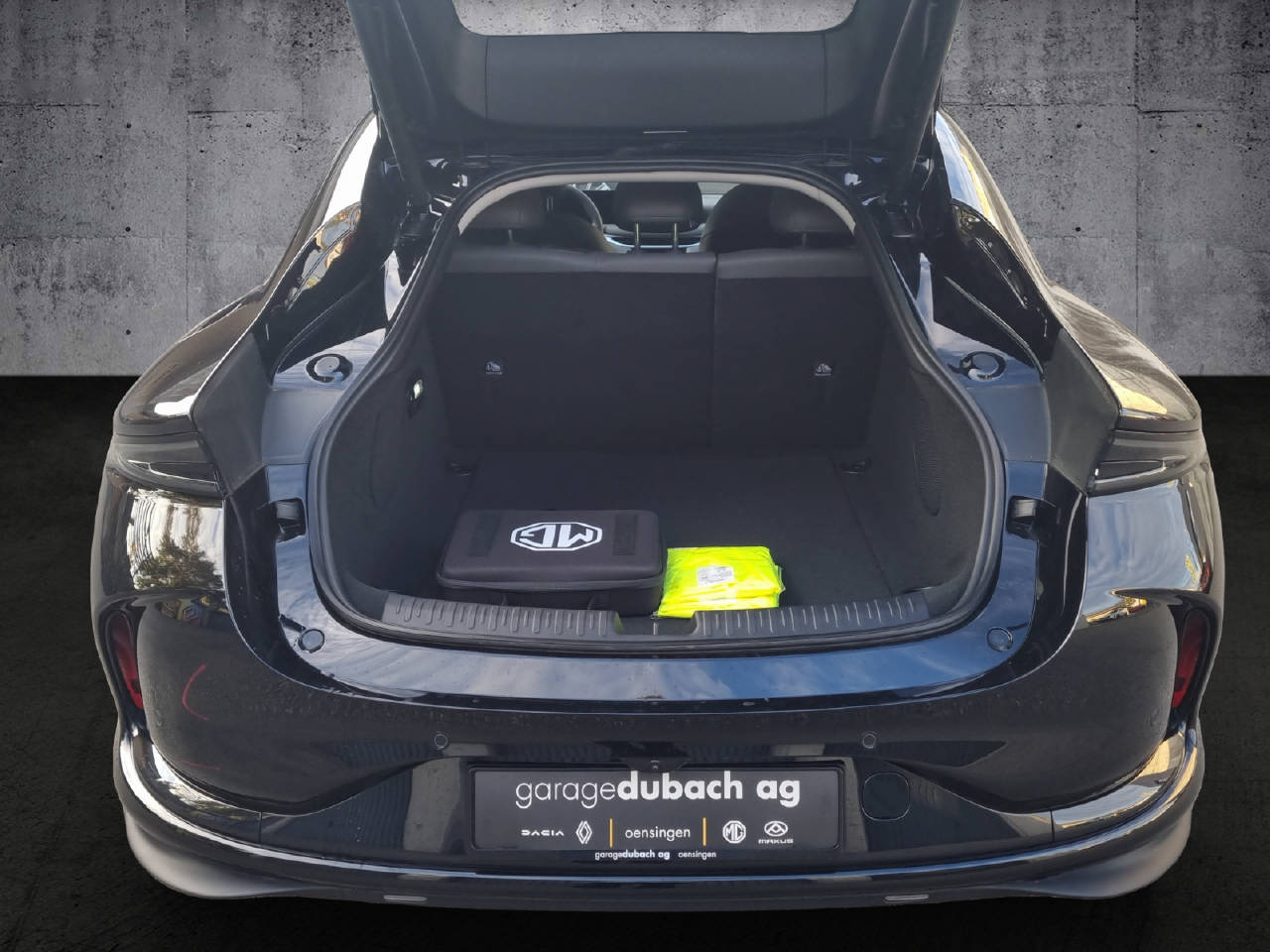 MG IM5 100 kWh Performance 20 4WD-image-8