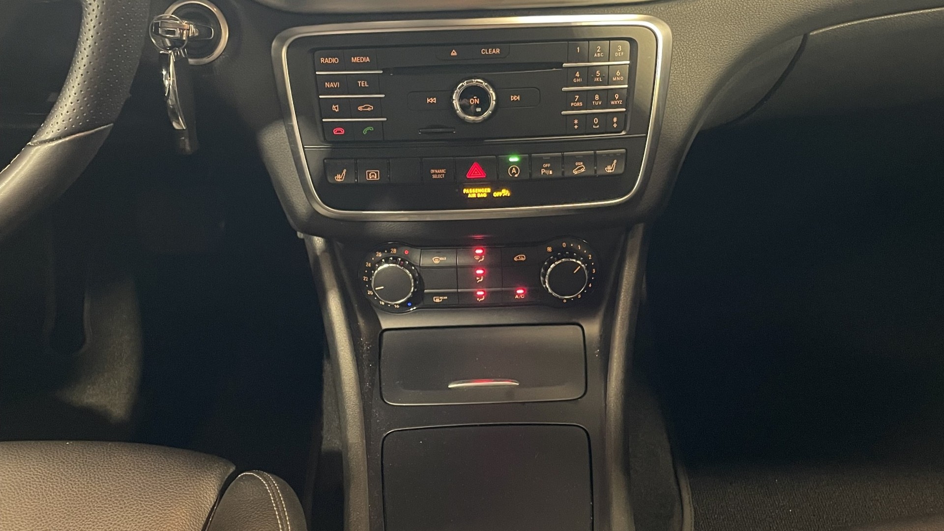 MERCEDES-BENZ GLA 250 Urban 4Matic 7G-DCT-image-9