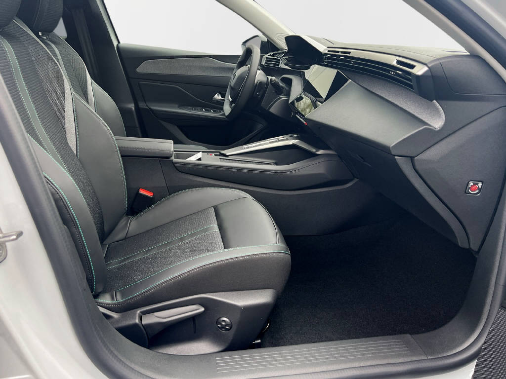 PEUGEOT 308 1.2 PureTech Allure-image-9