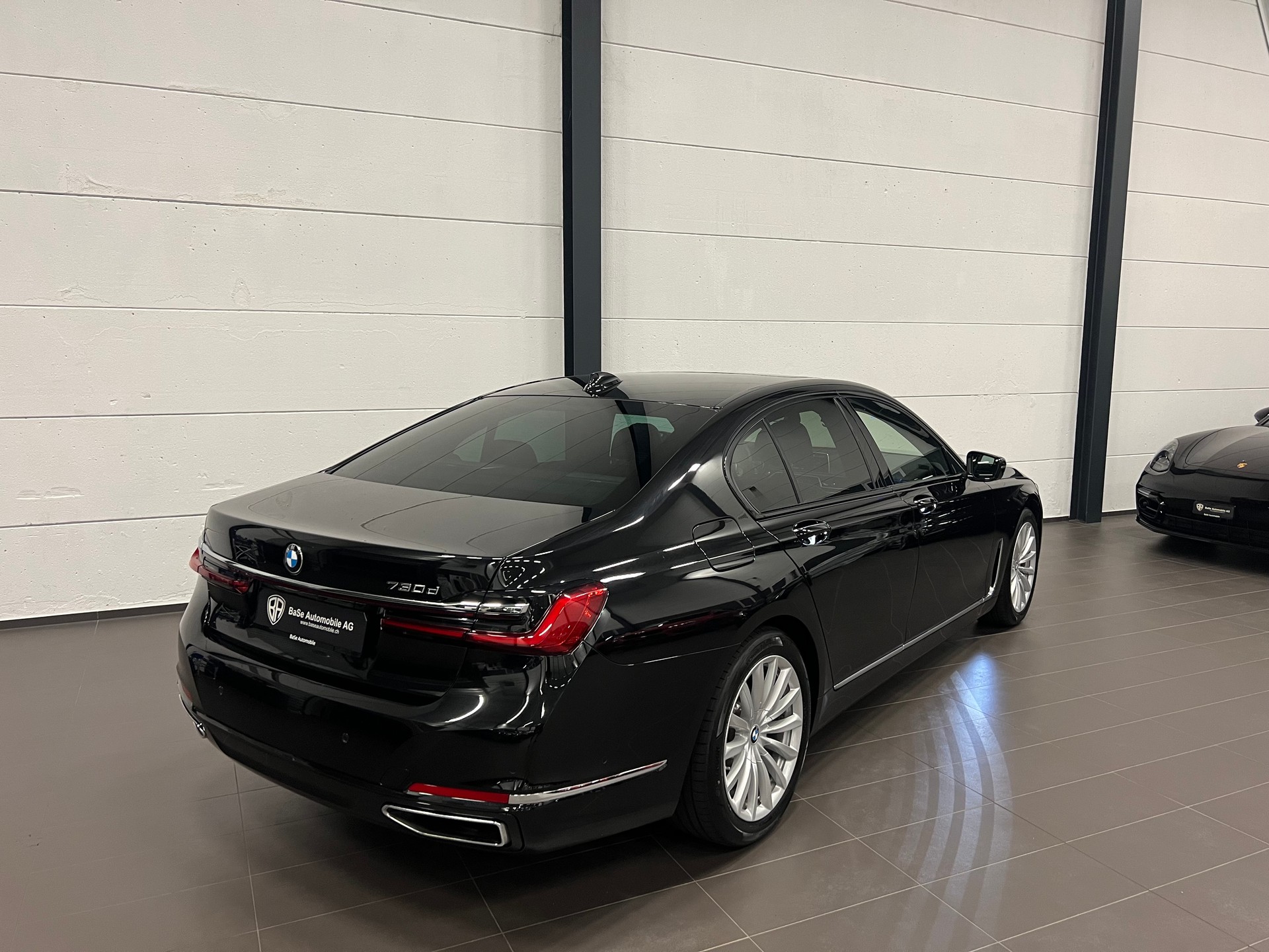 BMW 730d xDrive 48V Steptronic-image-12