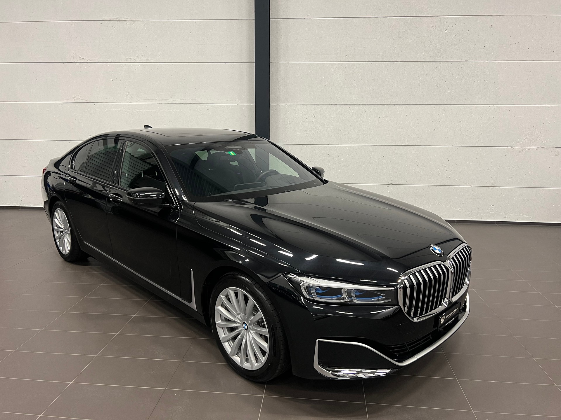BMW 730d xDrive 48V Steptronic-showroom-element-1
